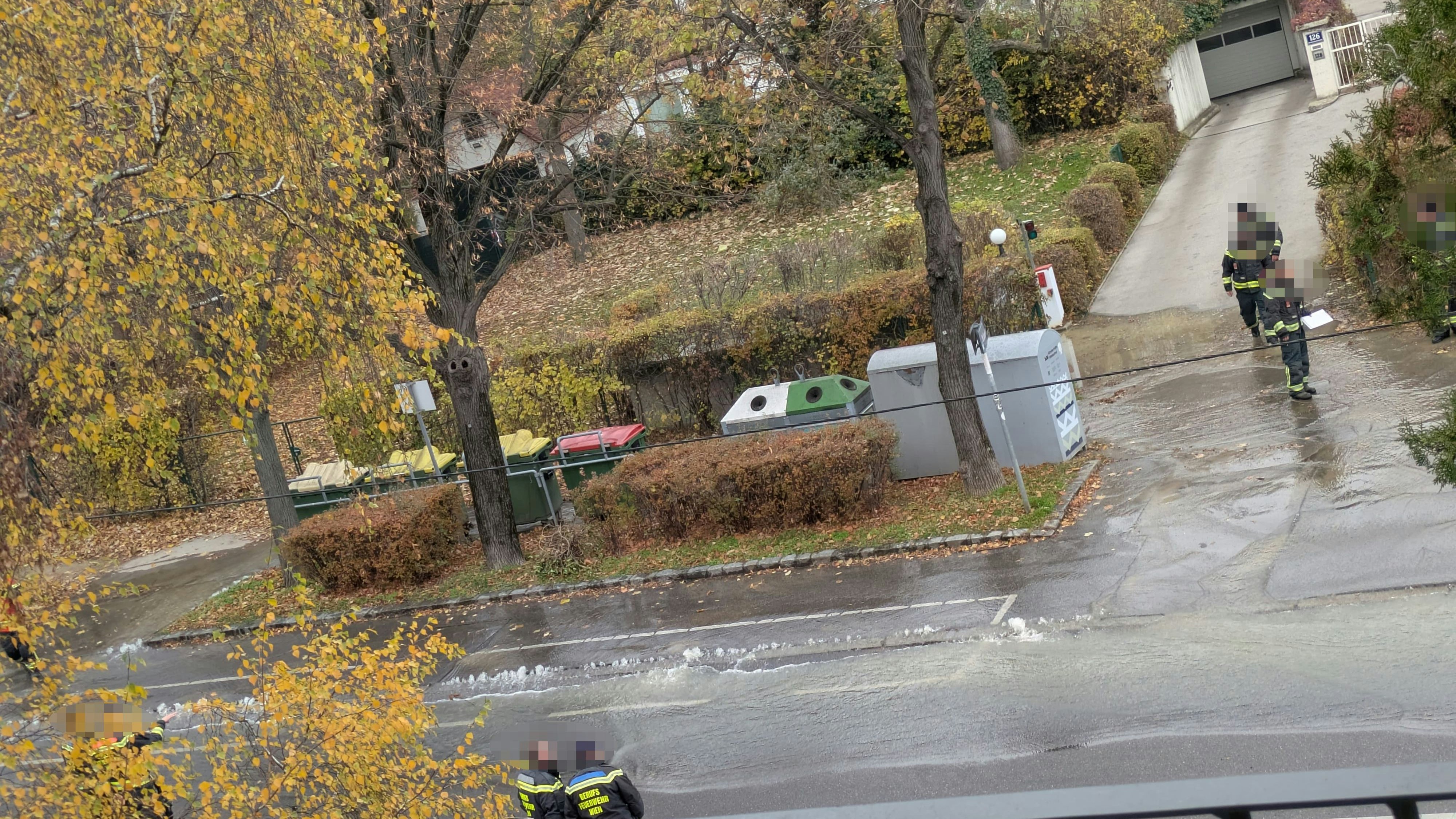 Heute.at - Wasserrohrbruch in Wien legt Verkehr lahm