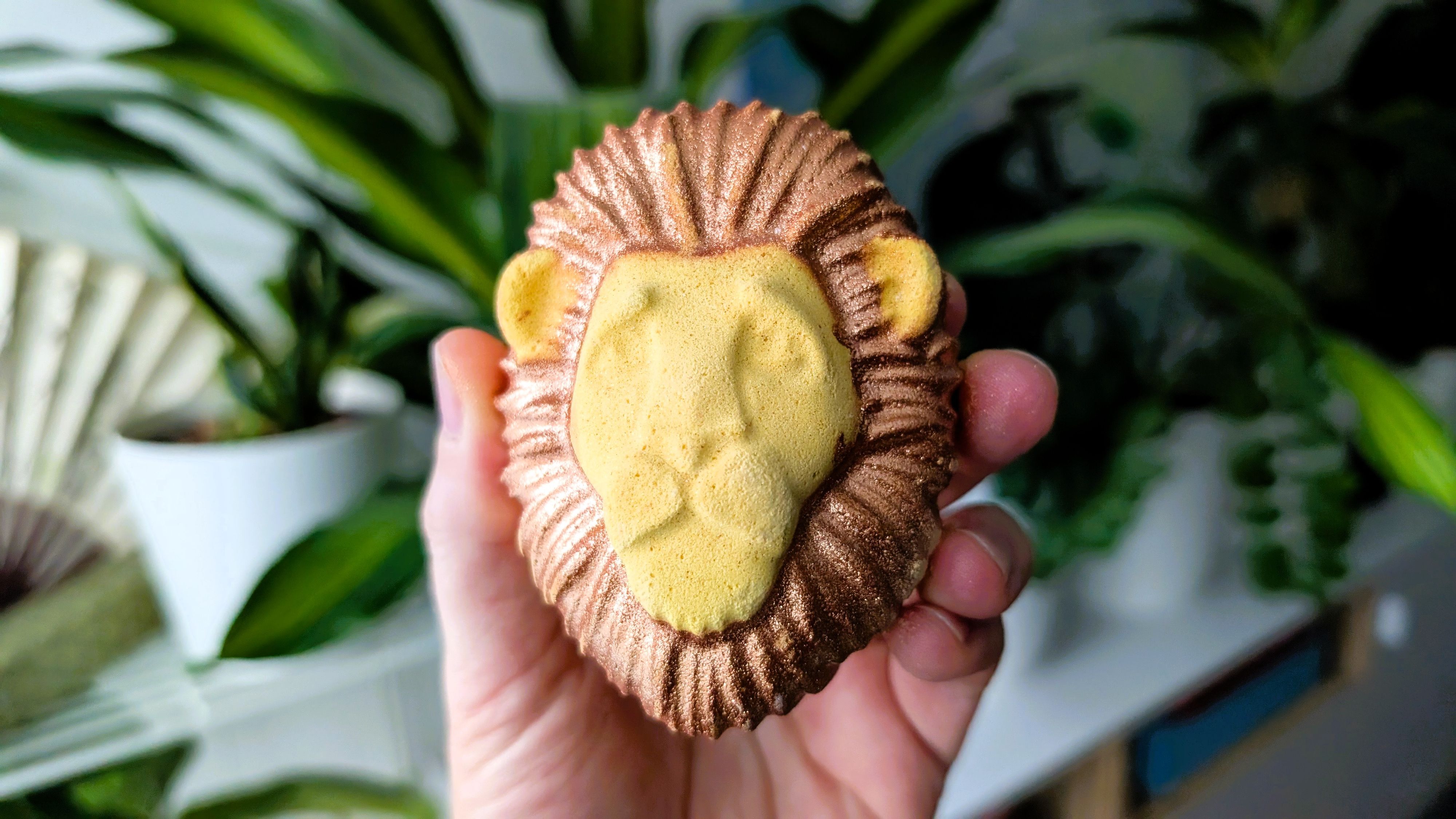 Die Lion Badebombe (7,50 Euro) bringt das goldene Herz der Wicked-Reihe zum Vorschein.