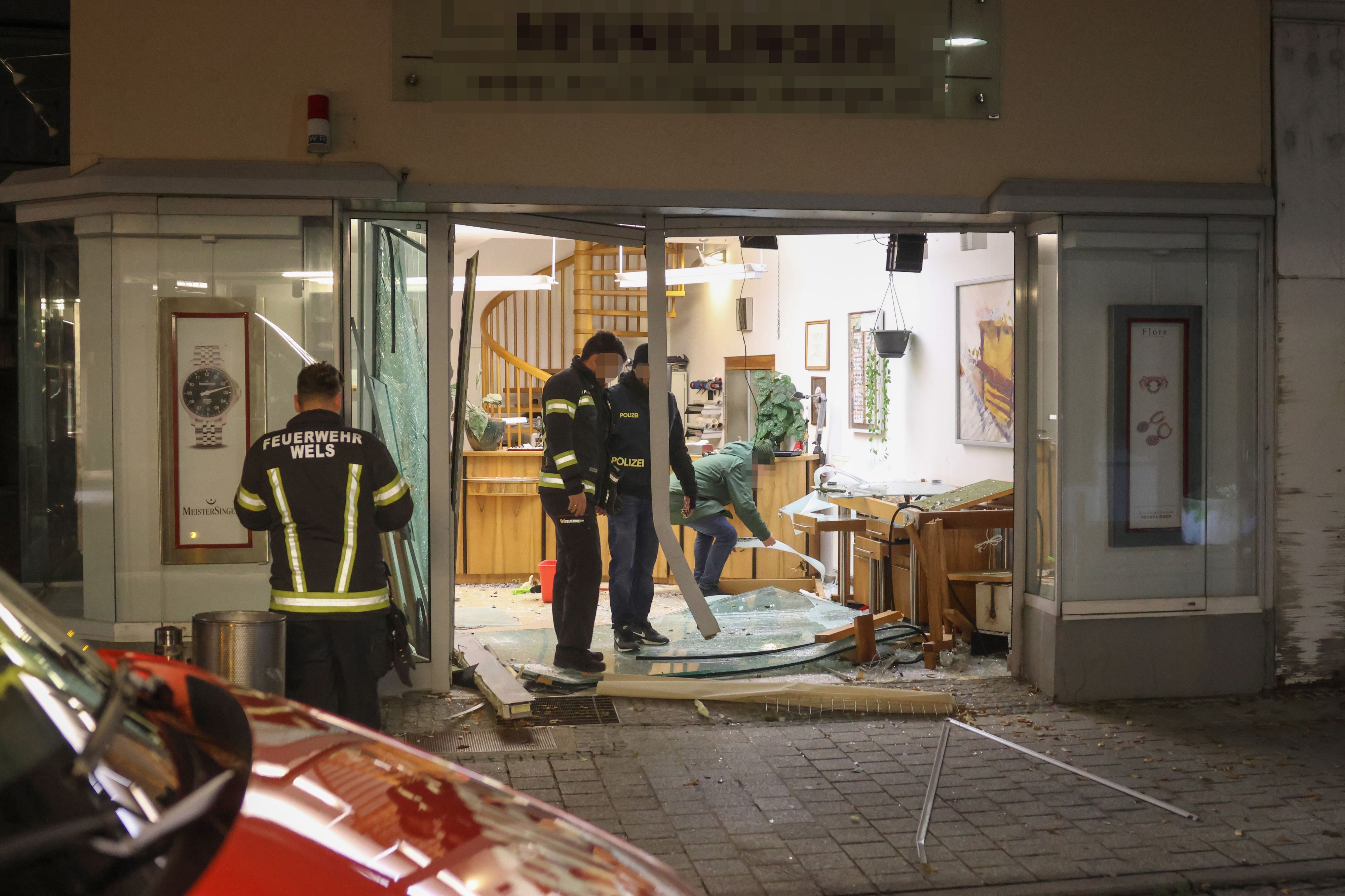 Die Täter hinterließen in dem Geschäft in der Pfarrgasse totale Verwüstung.