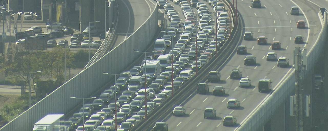 Baustellen sorgen für Stau auf der A23