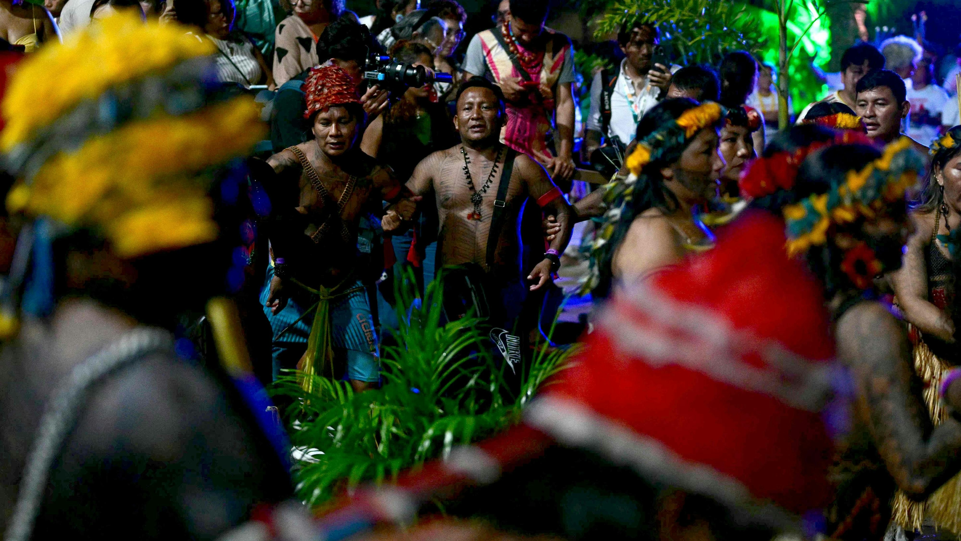 Heute.at - Aktivisten stürmen UN-Klimakonferenz in Brasilien