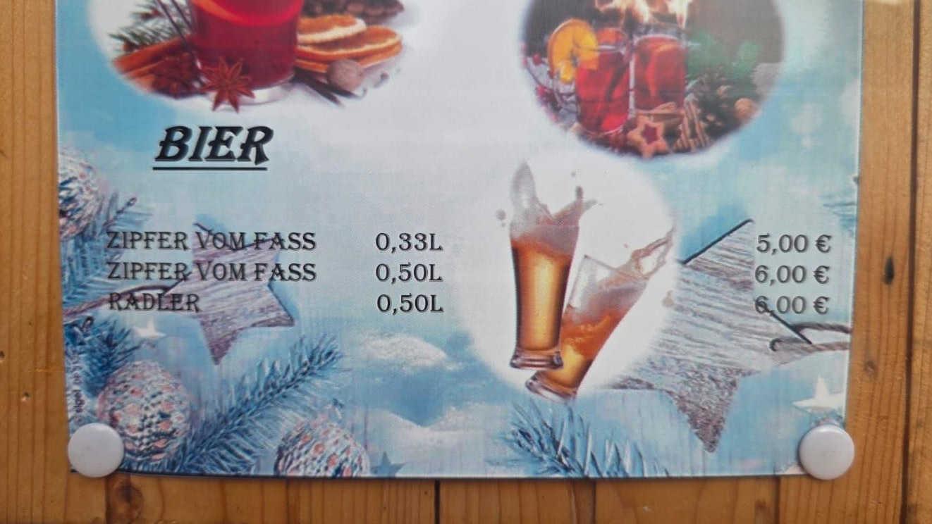 Satte 6 Euro kostet die Halbe Bier im Volksgarten, das Seiterl nur einen Euro weniger.