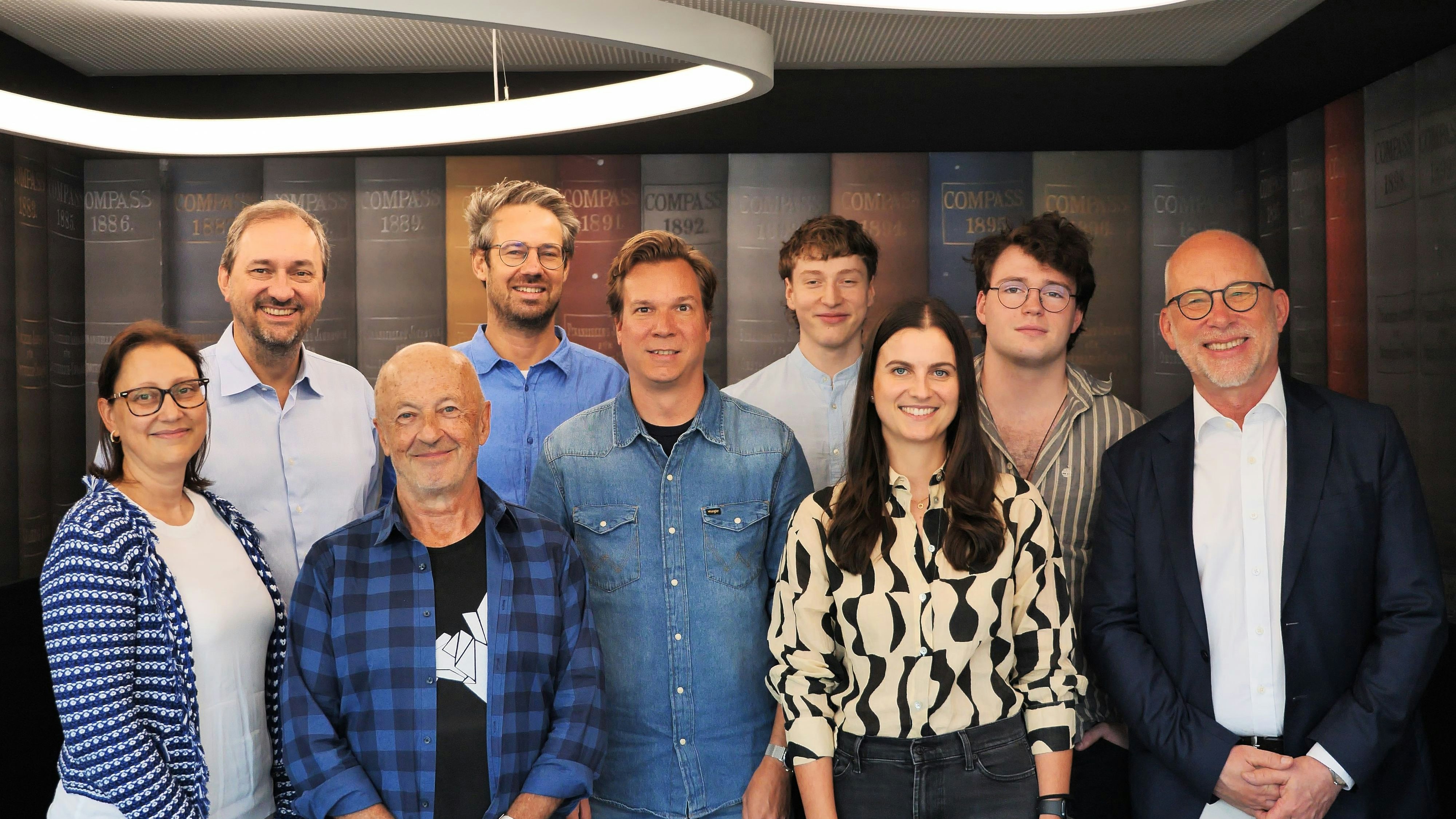 Das newsrooms-Team mit den beiden Investoren Hermann Futter und Hansi Hansmann.