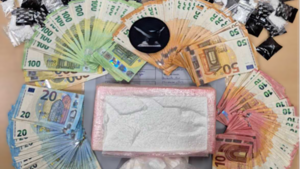 Heute.at - Als Beamte sein Versteck fanden, drehte Dealer durch