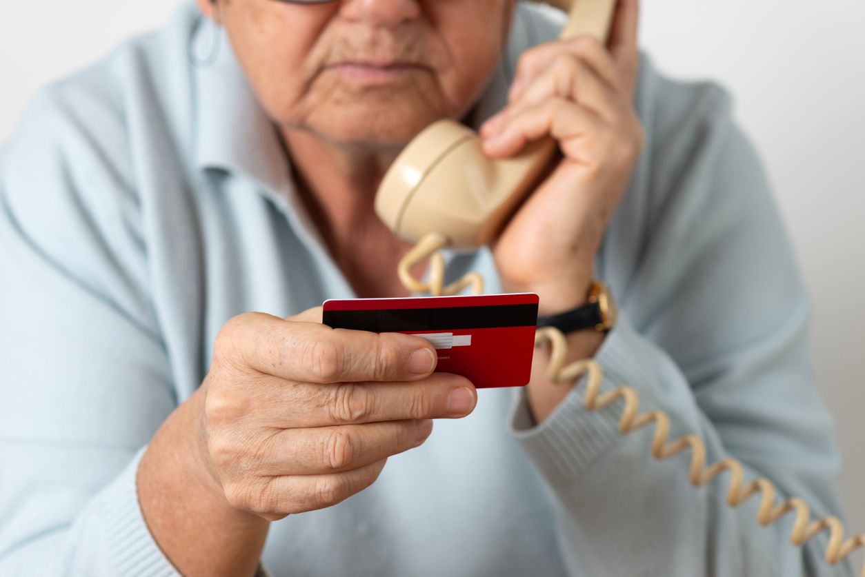 Die meist älteren Opfer wurden von den Betrügern angerufen – unter dem Vorwand, sie müssten eine Kaution für ihre Kinder oder Enkelkinder bezahlen.