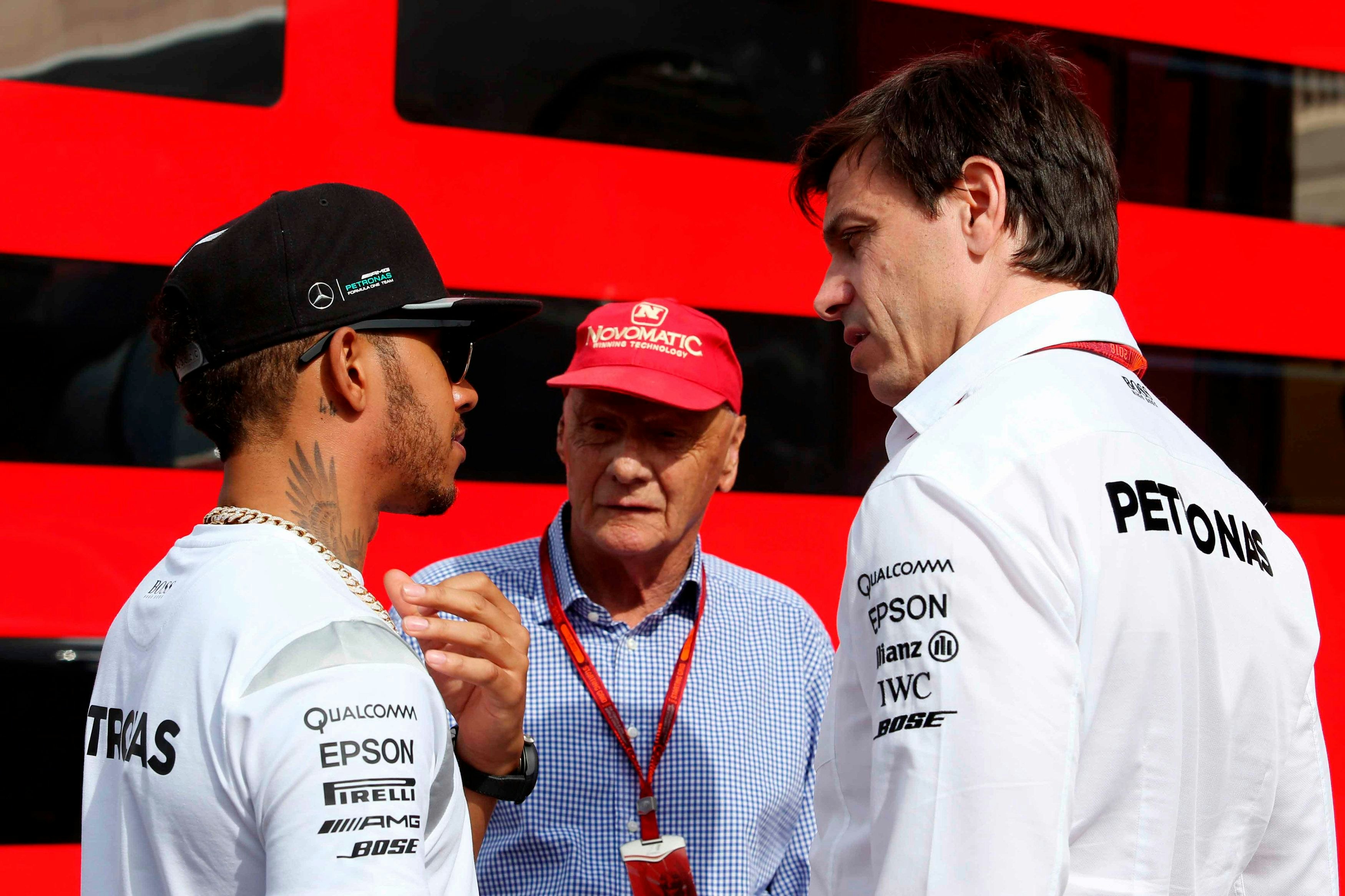 Weltmeister als Weltmeister-Macher: 2013 holte Lauda Lewis Hamilton (l.), ins Mercedes-Team, gemeinsam mit teamchef Toto Wolff (r.) holte man sechs Fahrer-WM-Titel