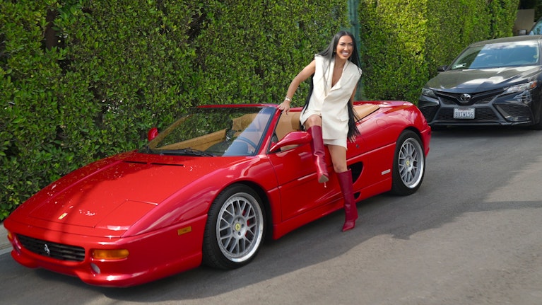 Eine Beziehung kann nicht nur Nerven kosten, sondern auch Geld. Eine neue Studie stellt fest: Für Frauen ist die Liebe am Arbeitsplatz ein hohes Risiko, vor allem wenn sie flöten geht. Männer, die mit ihrer Chefin eine Affäre eingehen, kommen besser davon.