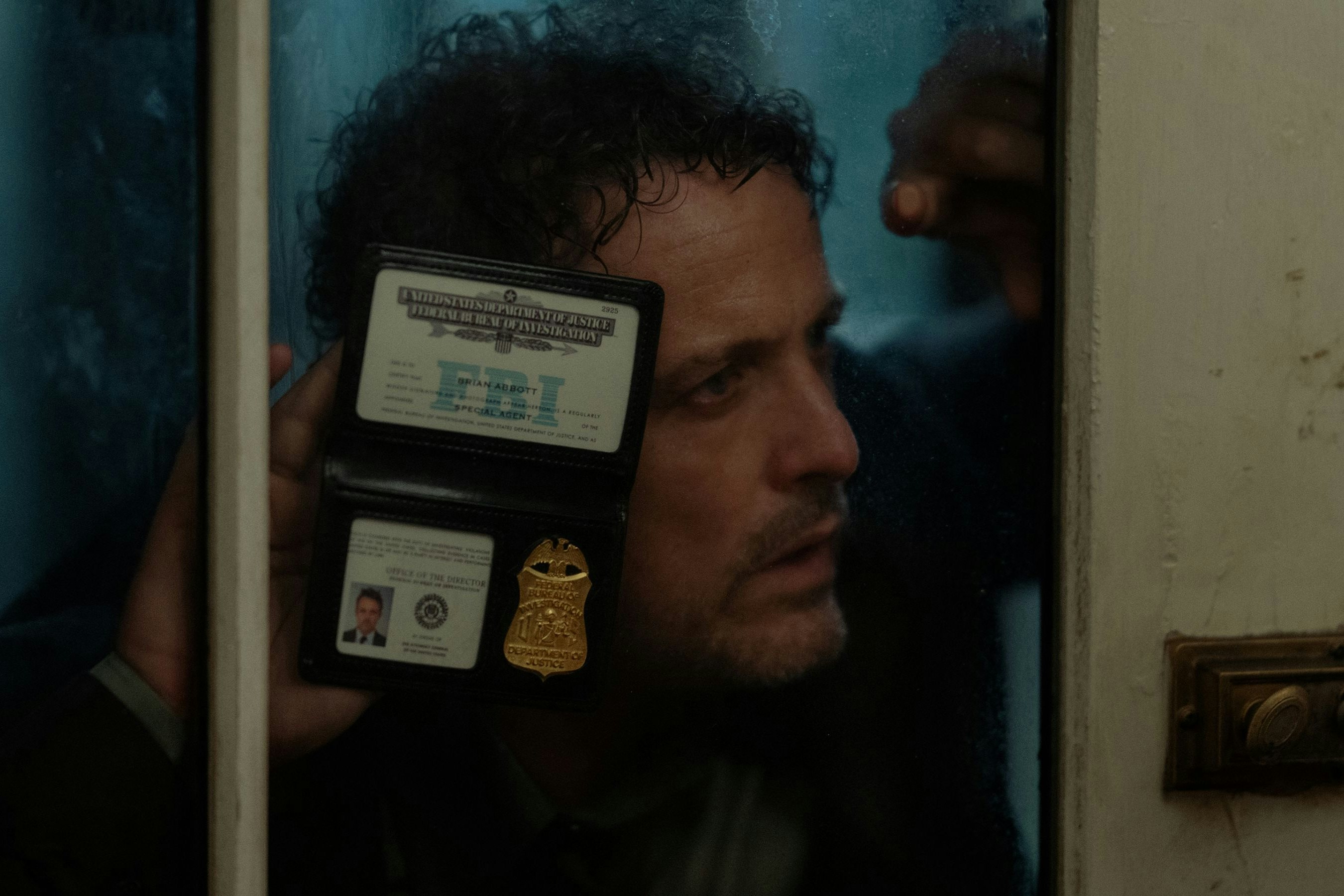 Wirkt auch nicht besonders vertrauenserweckend: FBI-Agent Brian Abbot (David Lyons)