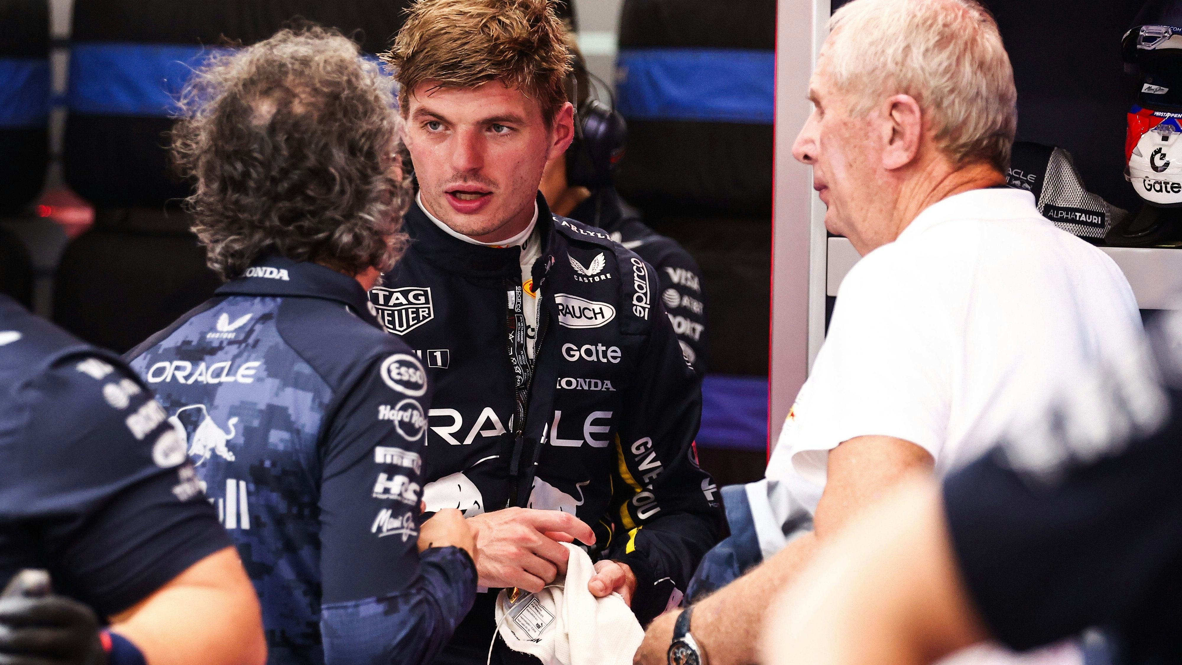 Star-Fahrer Max Verstappen und Red Bulls Motorsport-Berater Helmut Marko. 