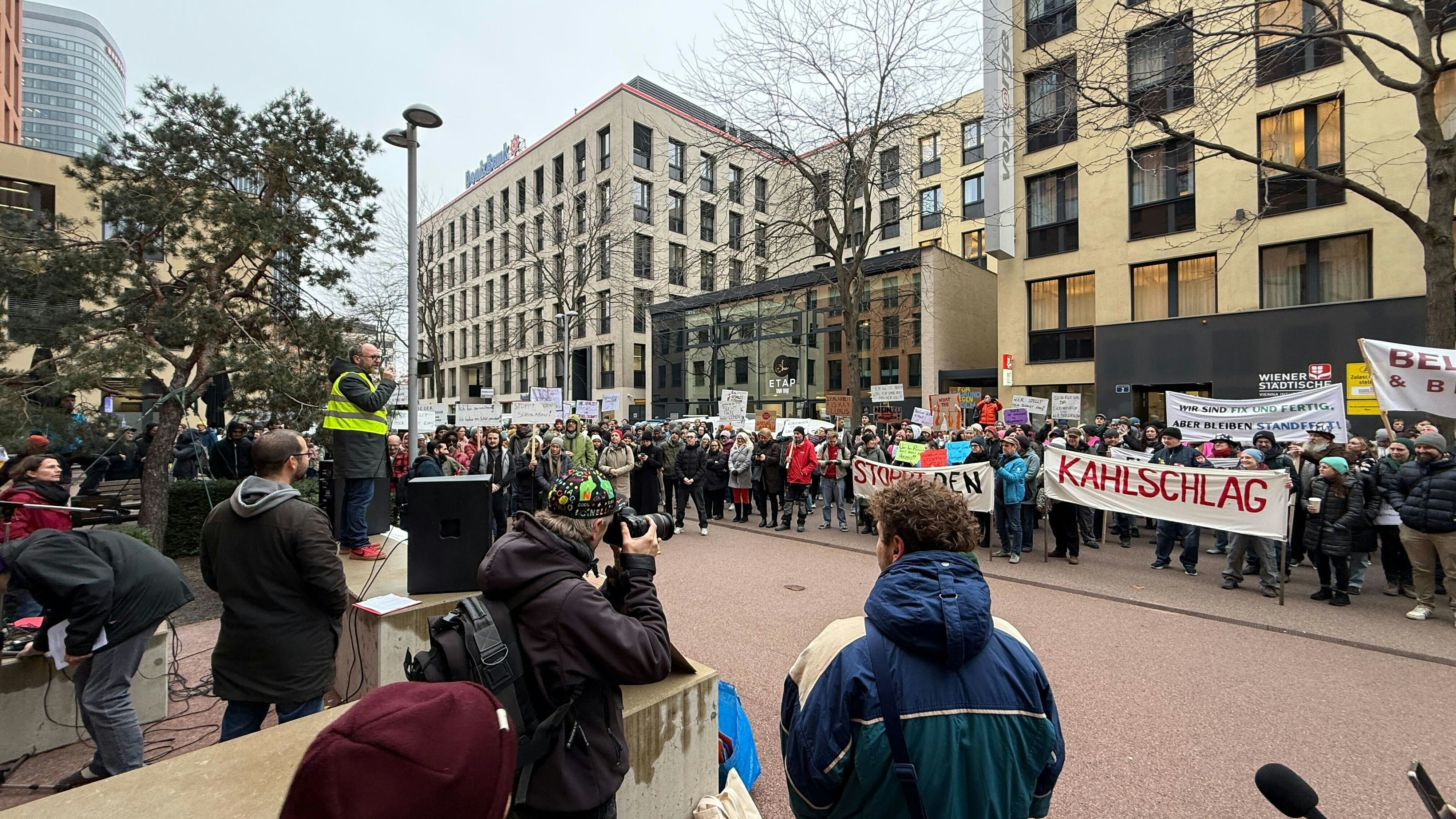 Heute.at - Beschäftigte protestieren gegen Suchthilfe-Kürzungen