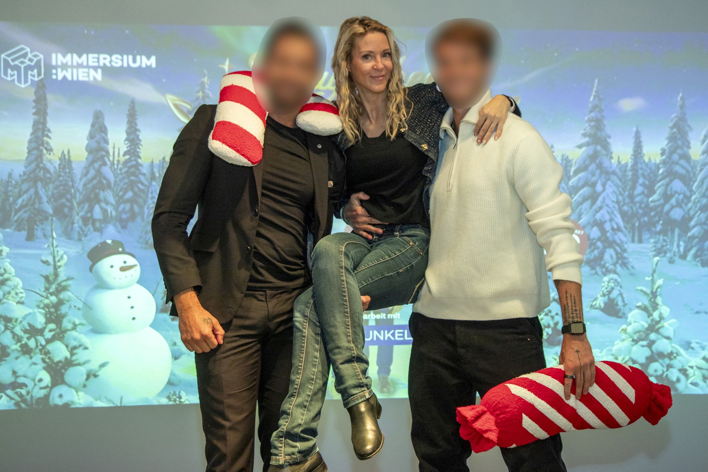 Simone Lugner mit ihren beiden Begleitern