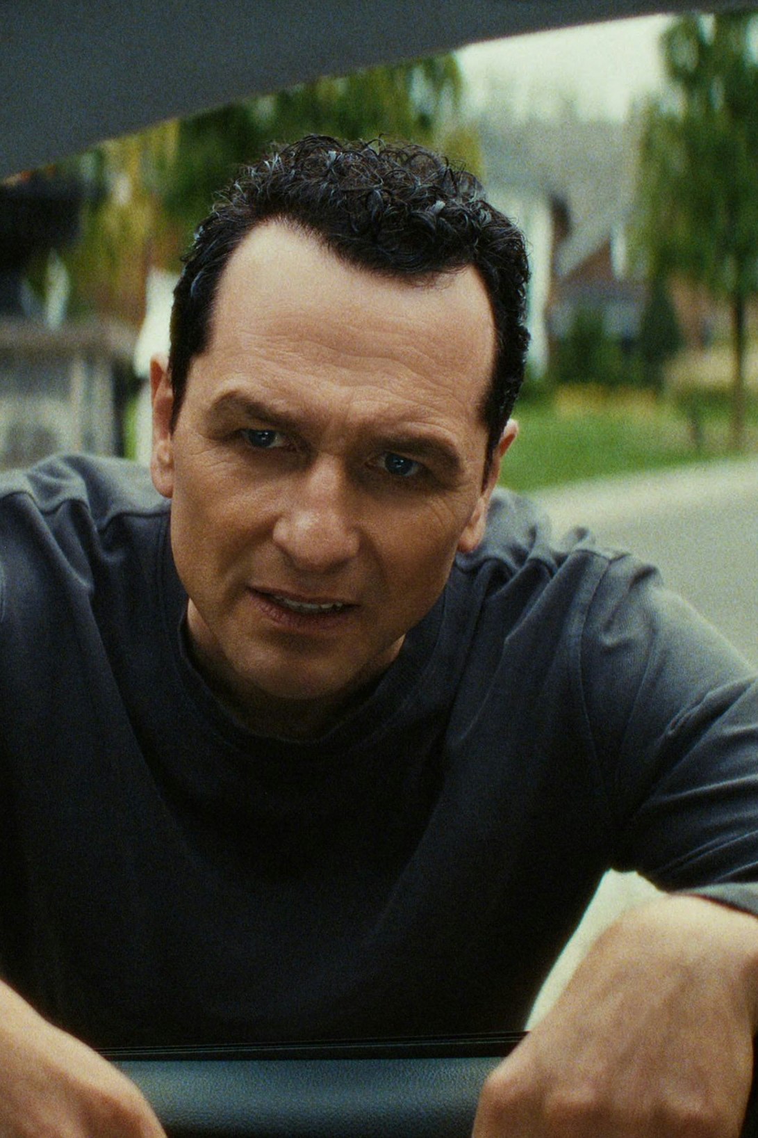 "Vertrauen Sie mir. Bitte!" – Matthew Rhys als undurchsichtiger Millionär Nile Jarvis in "The Beast in Me" auf Netflix