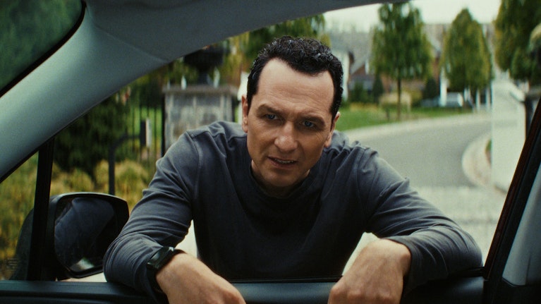 Eine Autorin mit Schreibblockade, ein Millionär mit Leichen im Keller und dunkle Geheimnisse: Die neue Netflix-Serie 