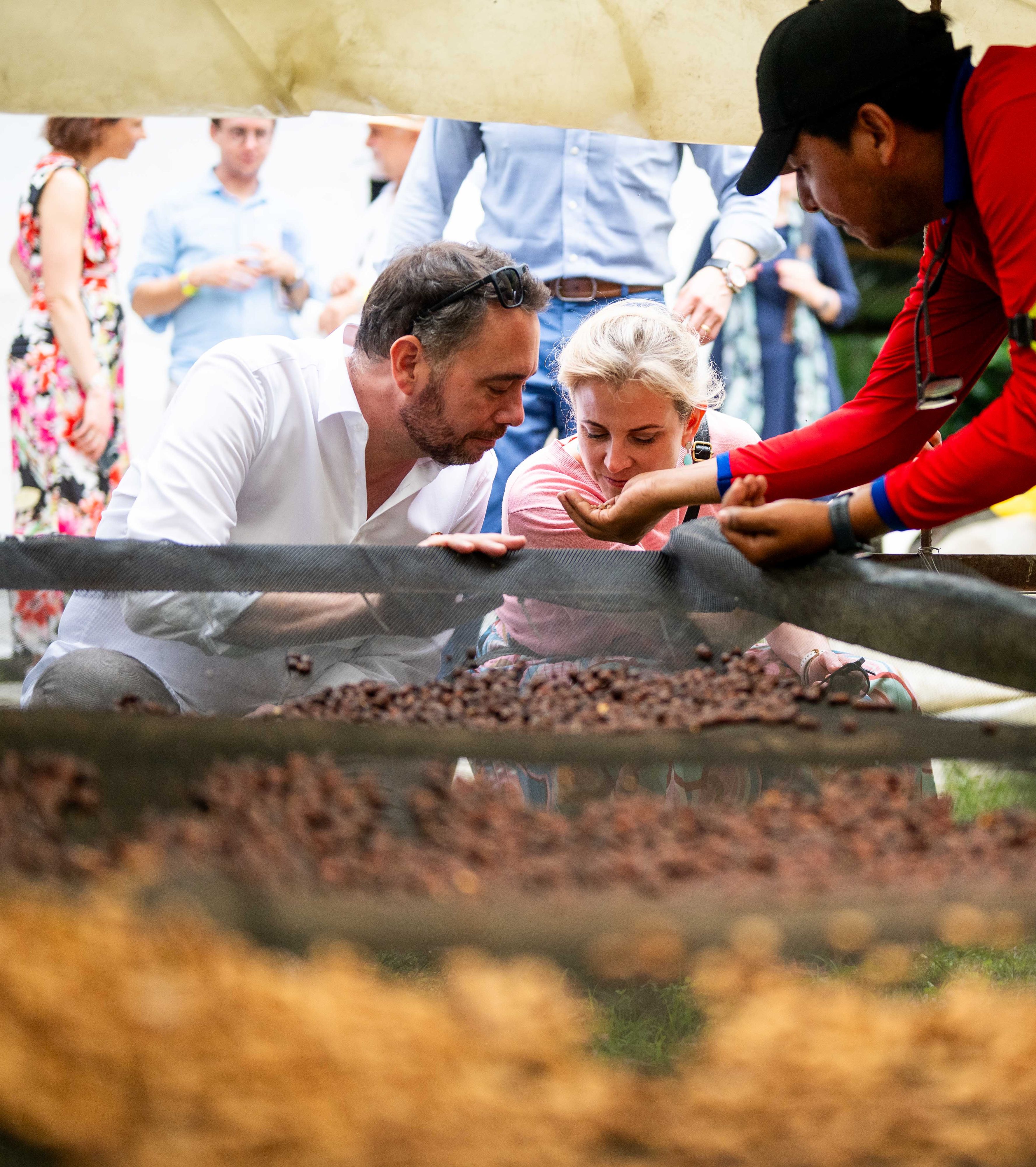 Meinl-Reisinger bei der Besichtigung einer Kaffeeplantage gemeinsam mit Belgiens Minister Maxime Prevot