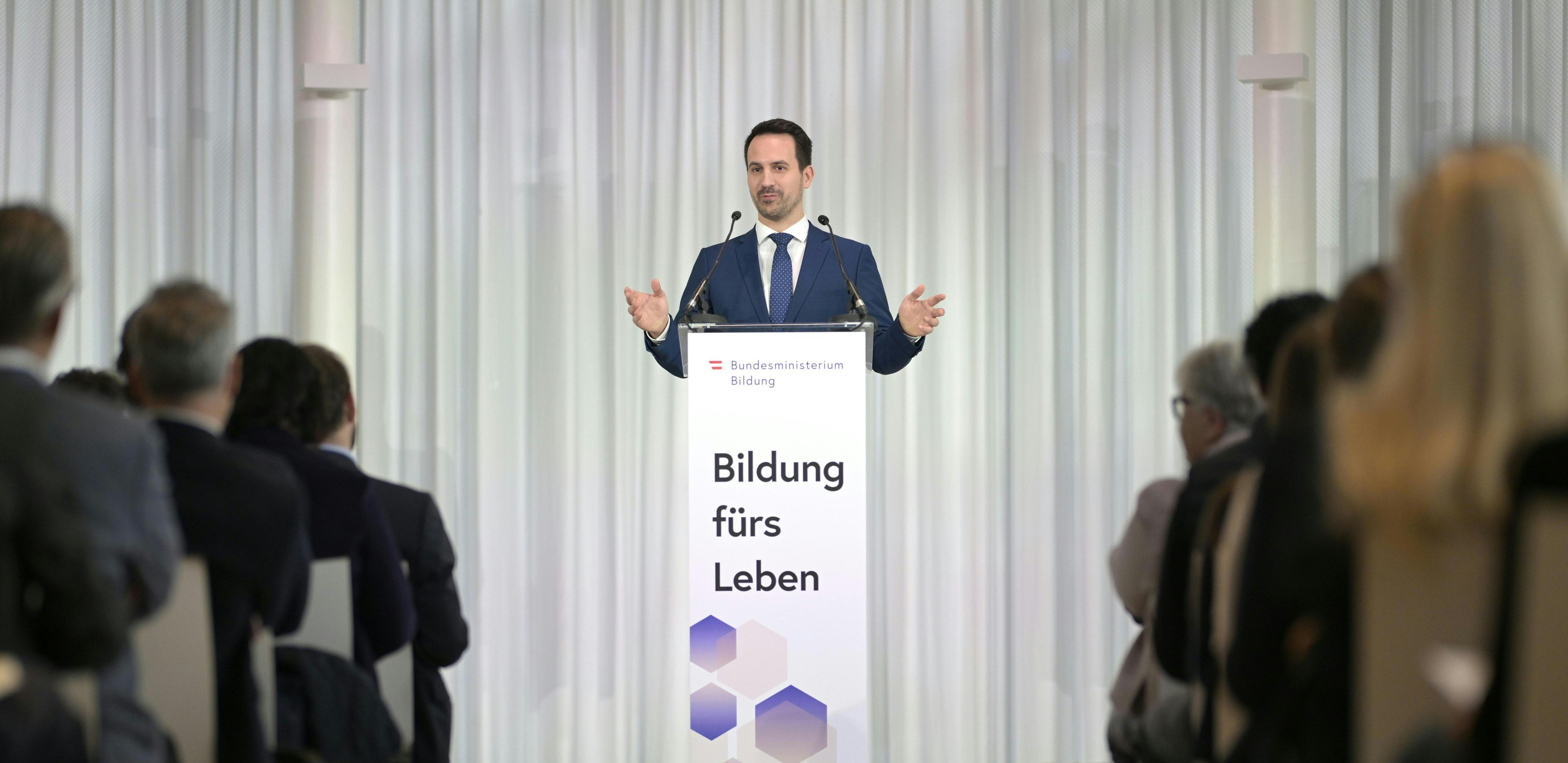 Bildungsminister Christoph Wiederkehr hat seinen 