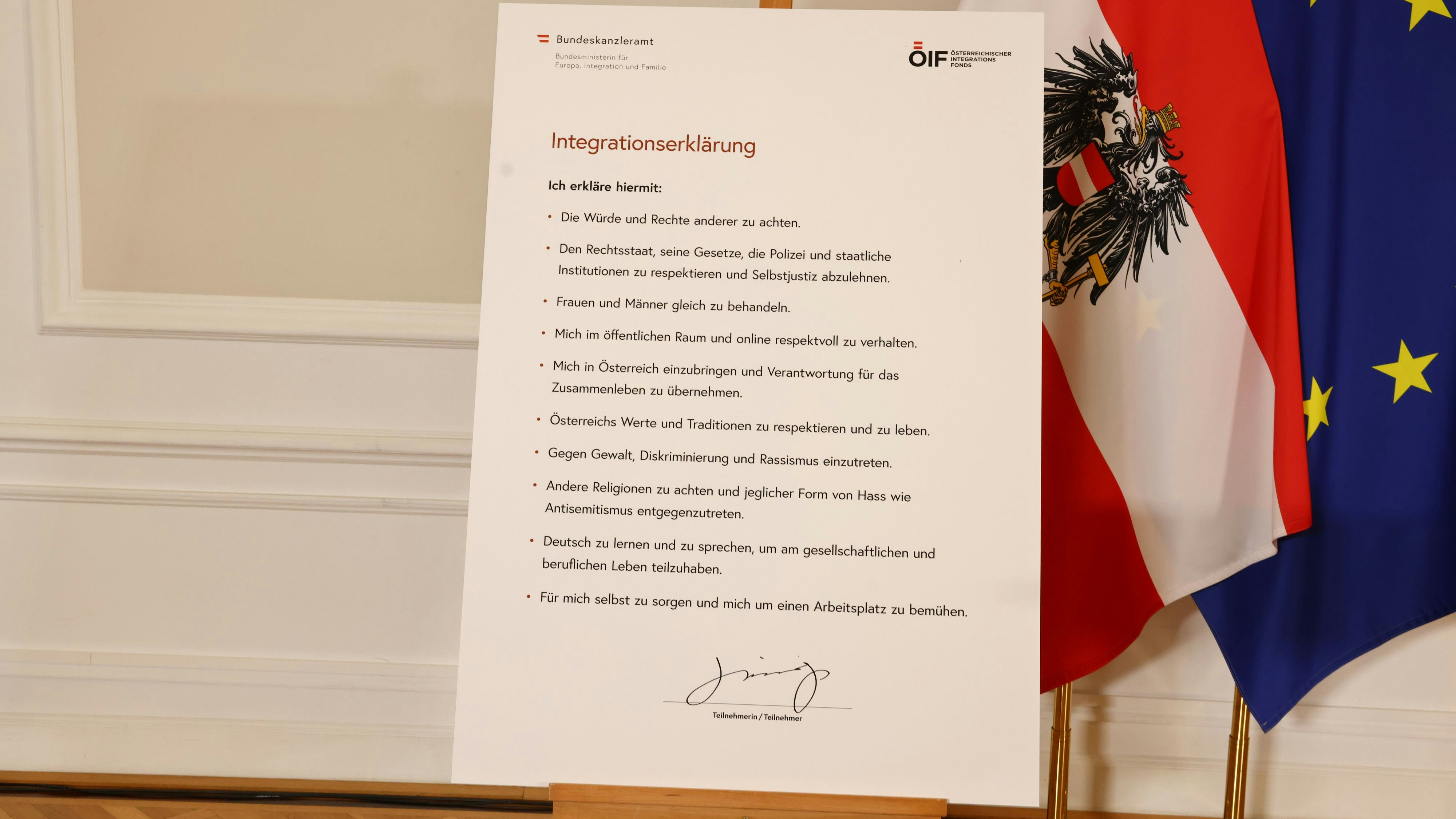 Wer die Integrationsvereinbarung unterschreibt, bekennt sich in vollem Umfang zu Österreich und seinen Werten und dazu – mit allen Pflichten, die das mit sich bringt.