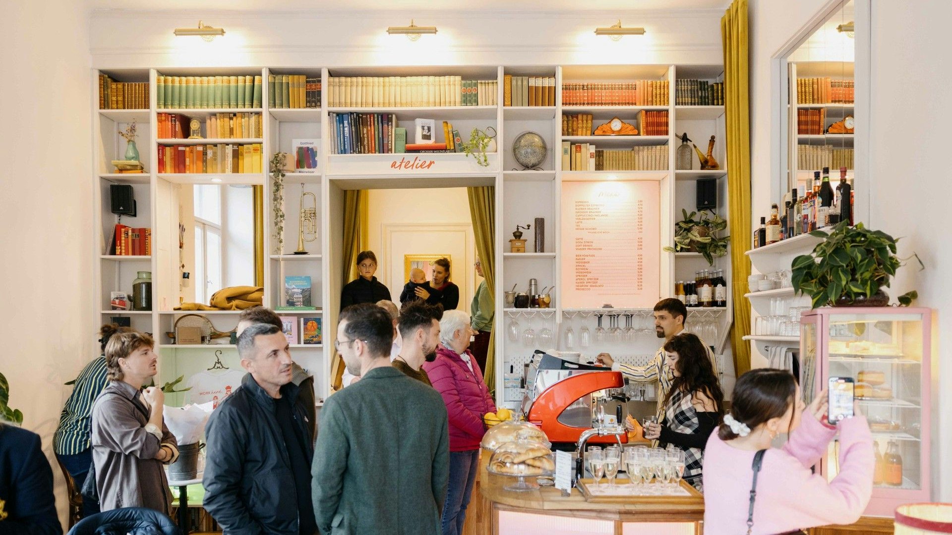 Heute.at - Mit Twist – neues Kaffeehaus in Baden eröffnet