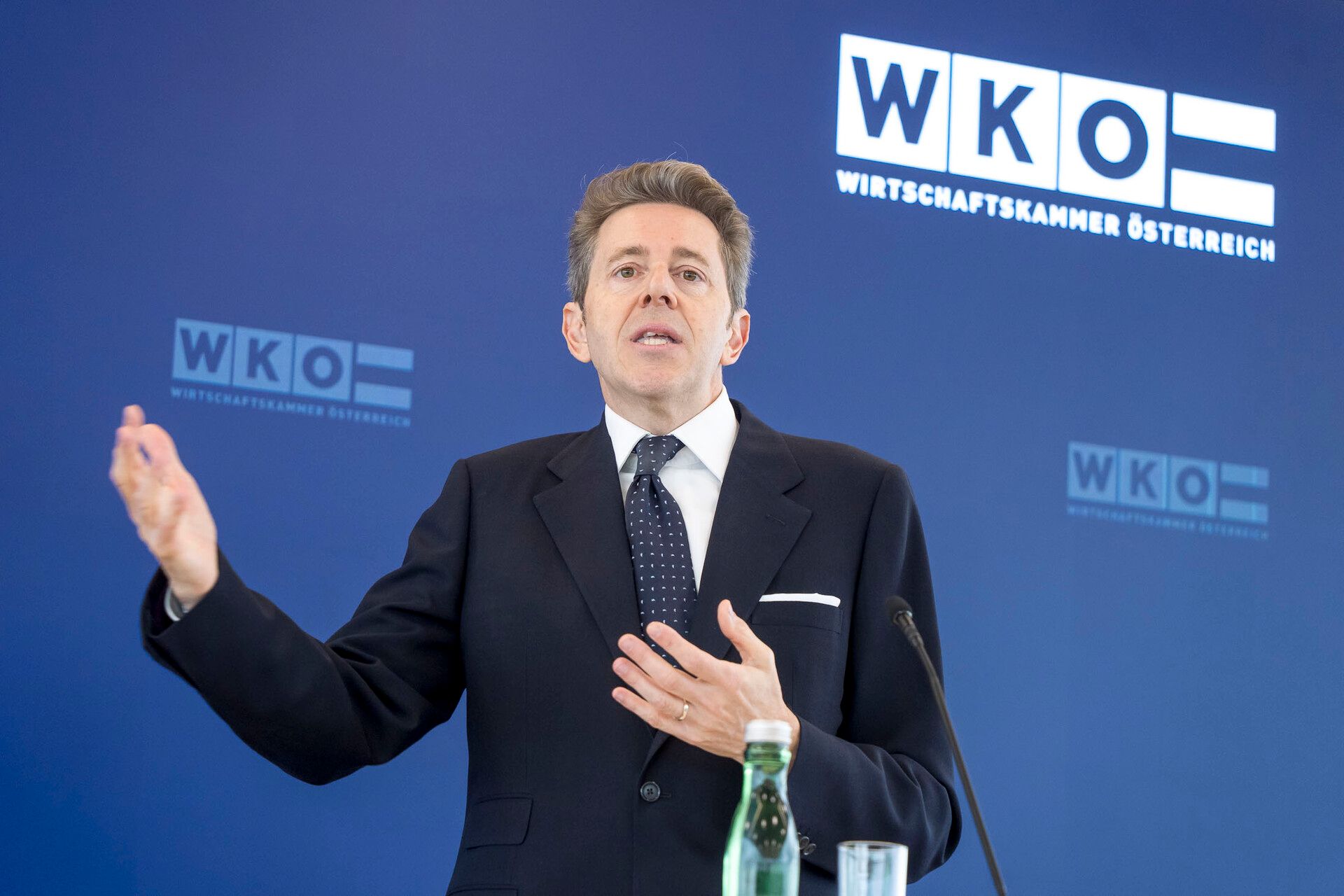 Schwer unter Druck: WKO-Chef Harald Mahrer. Die Rücktrittsforderungen werden massiver.