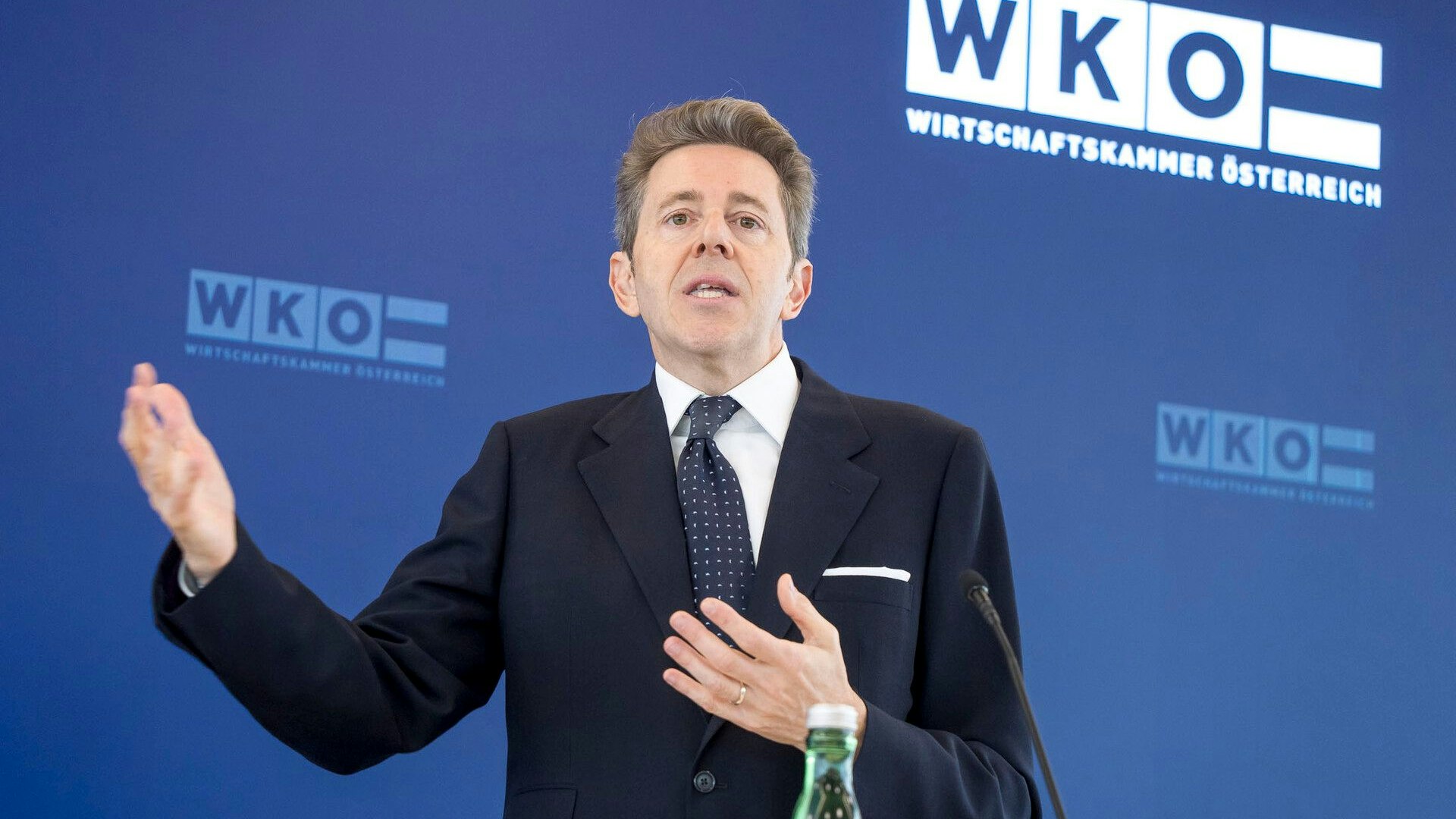 Heute.at - Zeit zu gehen – Druck auf Mahrer erhöht sich