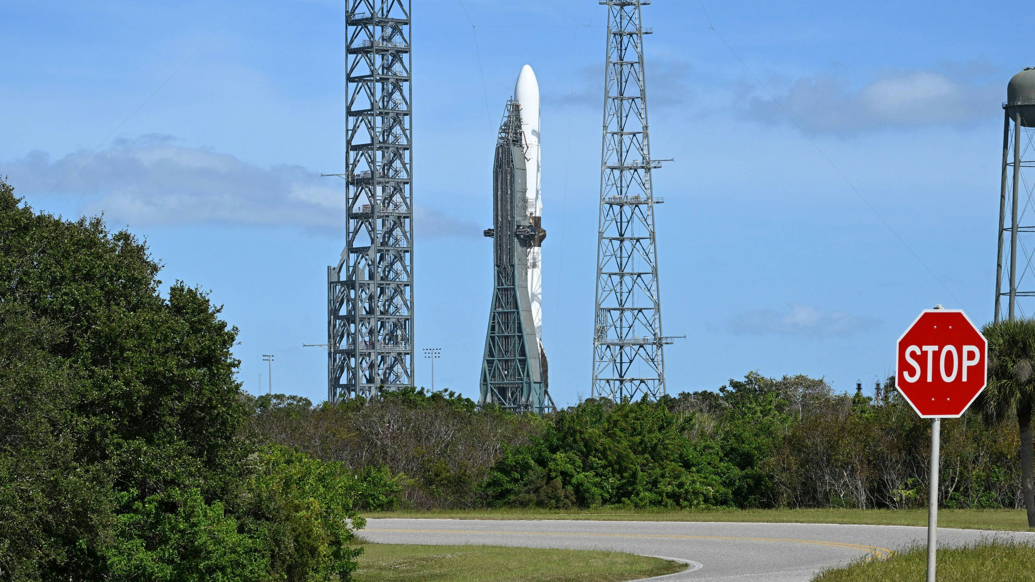 Heute.at - Sonnensturm stoppt Raketenstart von Jeff Bezos