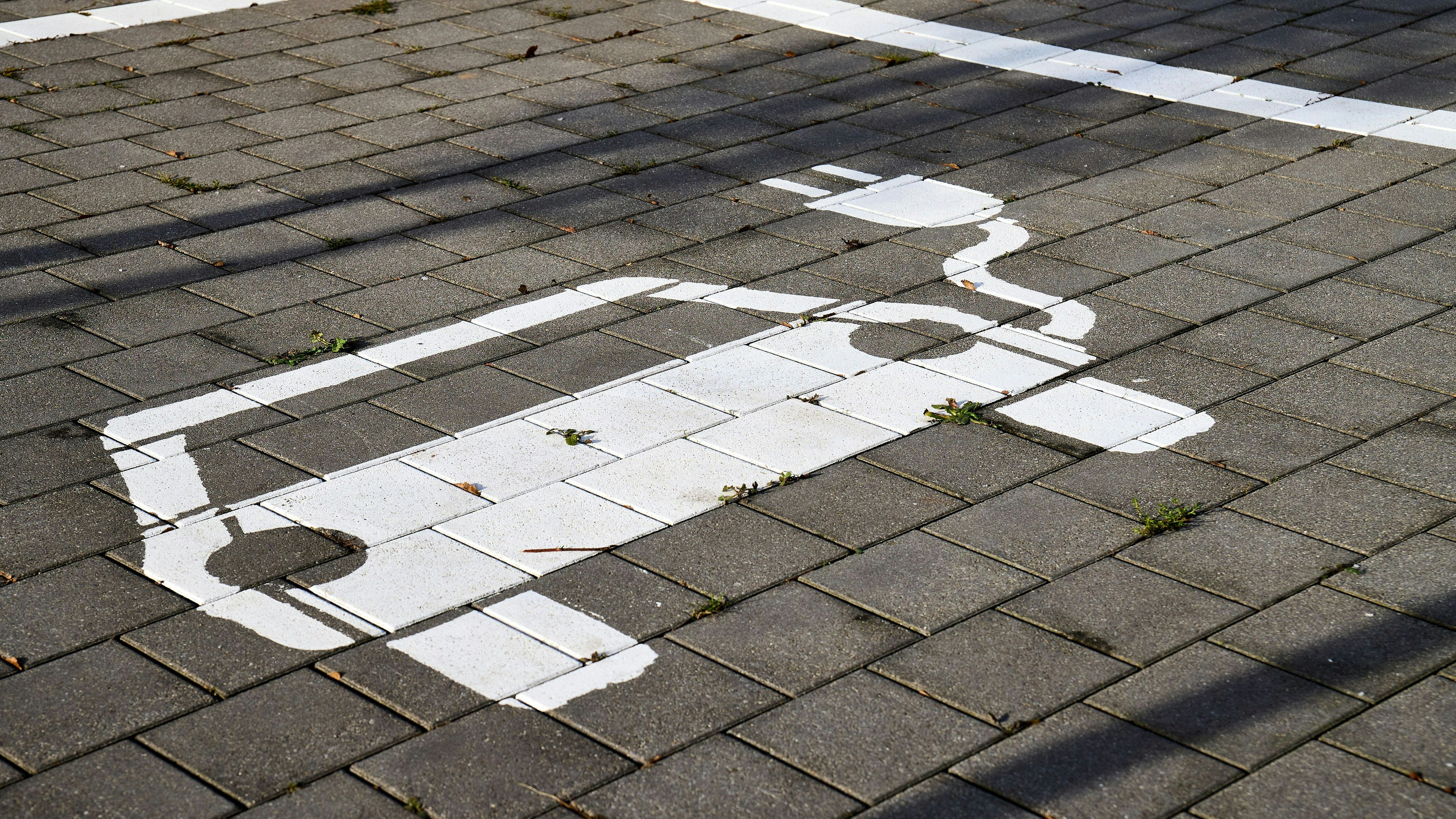 Heute.at - Supermärkte – jeder 5. Parkplatz braucht Ladestation