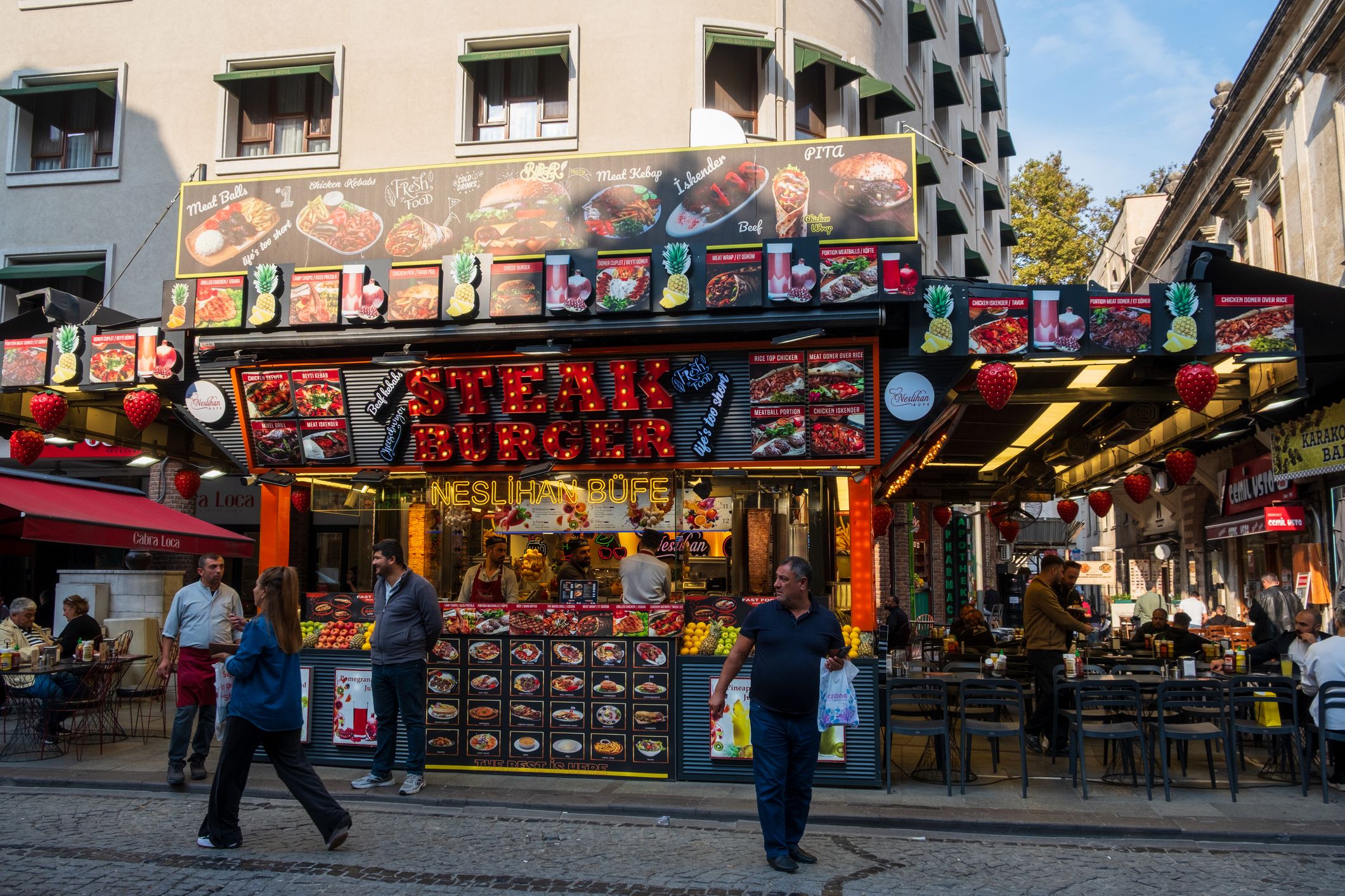 Die Familie aus Hamburg war zum Urlaub in der Stadt, hatte in der Altstadt übernachtet und kurz zuvor Muscheln bei einem Strassenhändler gegessen. (Symbolbild)