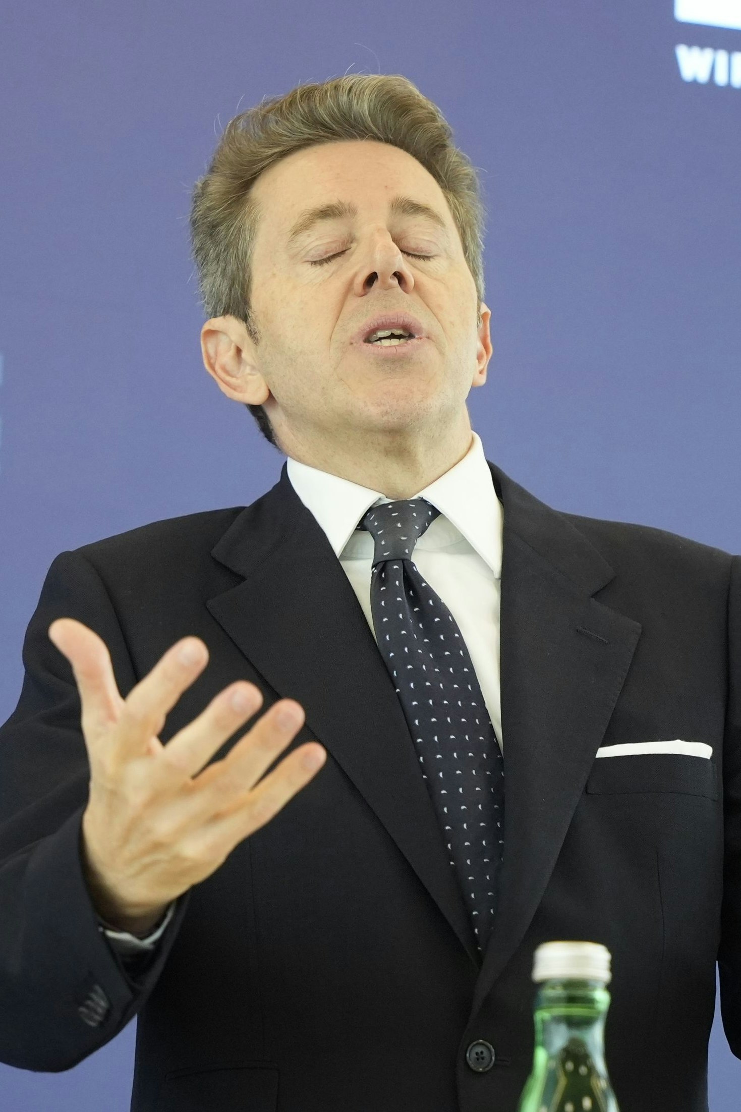 Augen zu und durch, das ging bei Harald Mahrer als Strategie nicht ganz auf