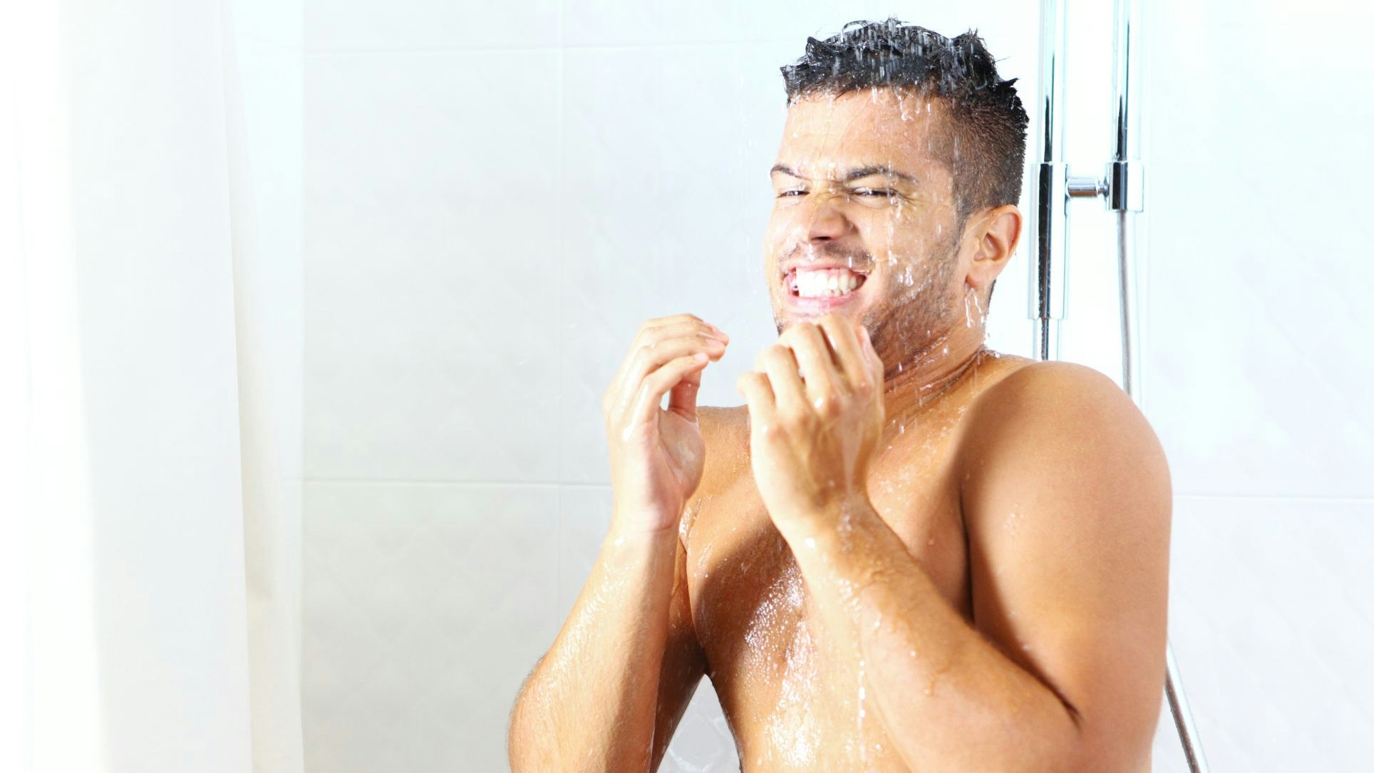 Heute.at - Männer trainieren, um mit Frauen duschen zu können