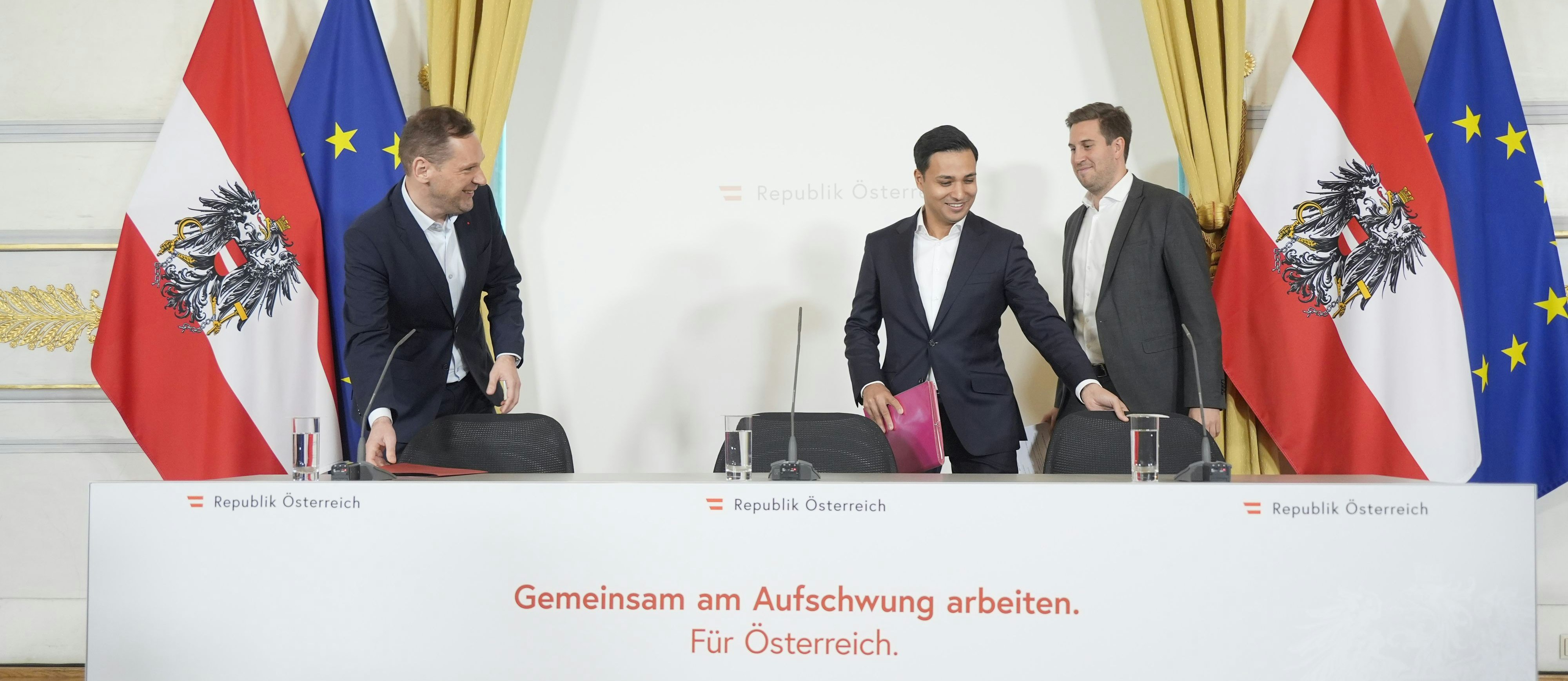 ... zum Glück waren ÖVP-Staatssekretär Alexander Pröll und SPÖ-Klubobmann Philip Kucher keine Sesselkleber