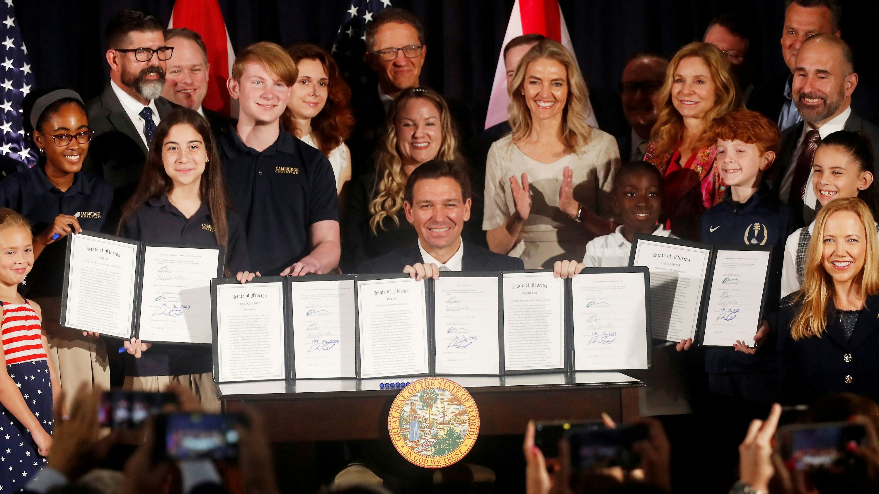 Floridas umstrittener Gouverneur Ron DeSantis führte die Neuregelung ab dem Schuljahr 2023/24 ein