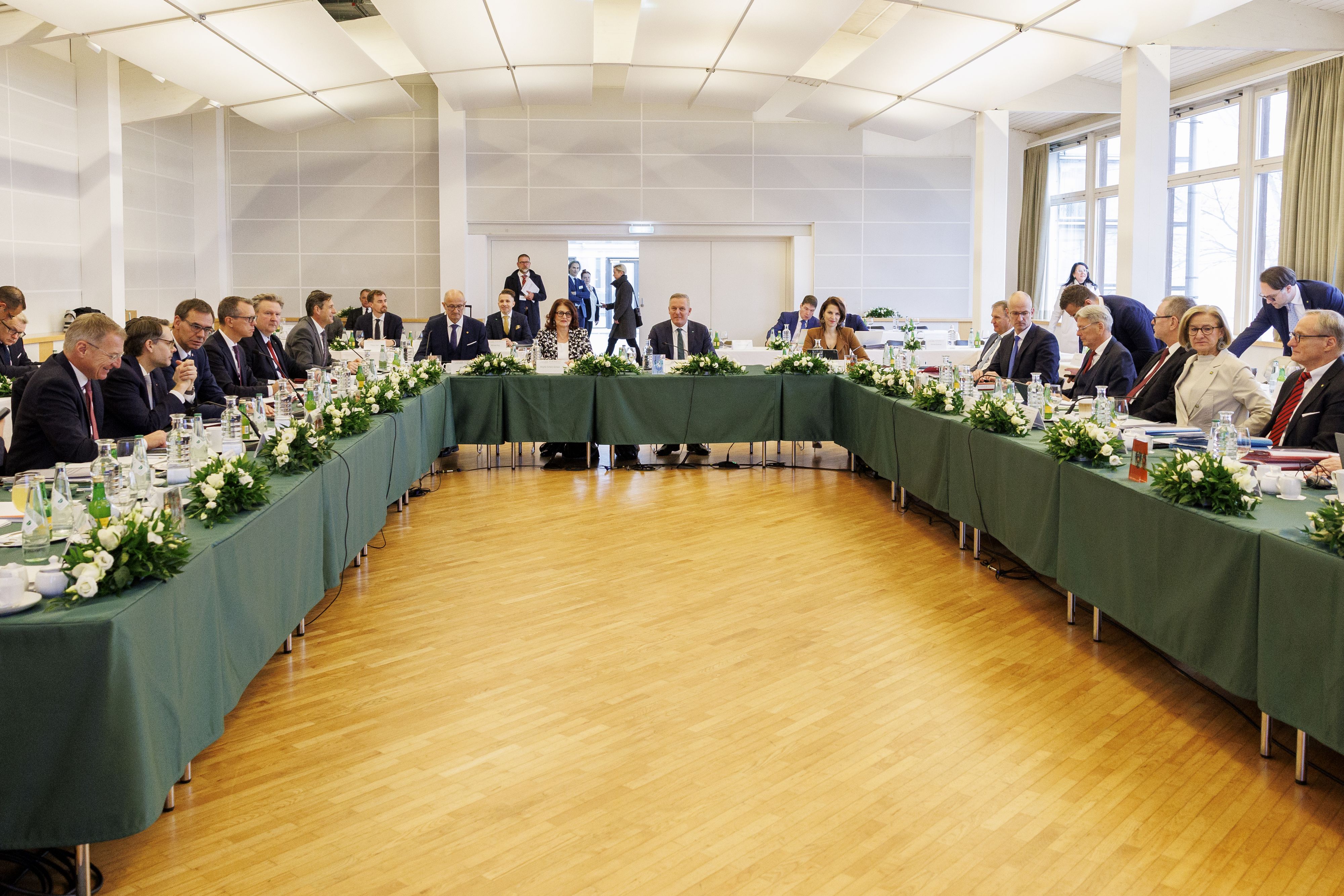 Hinter den Schlossmauern war die Stimmung angespannt.