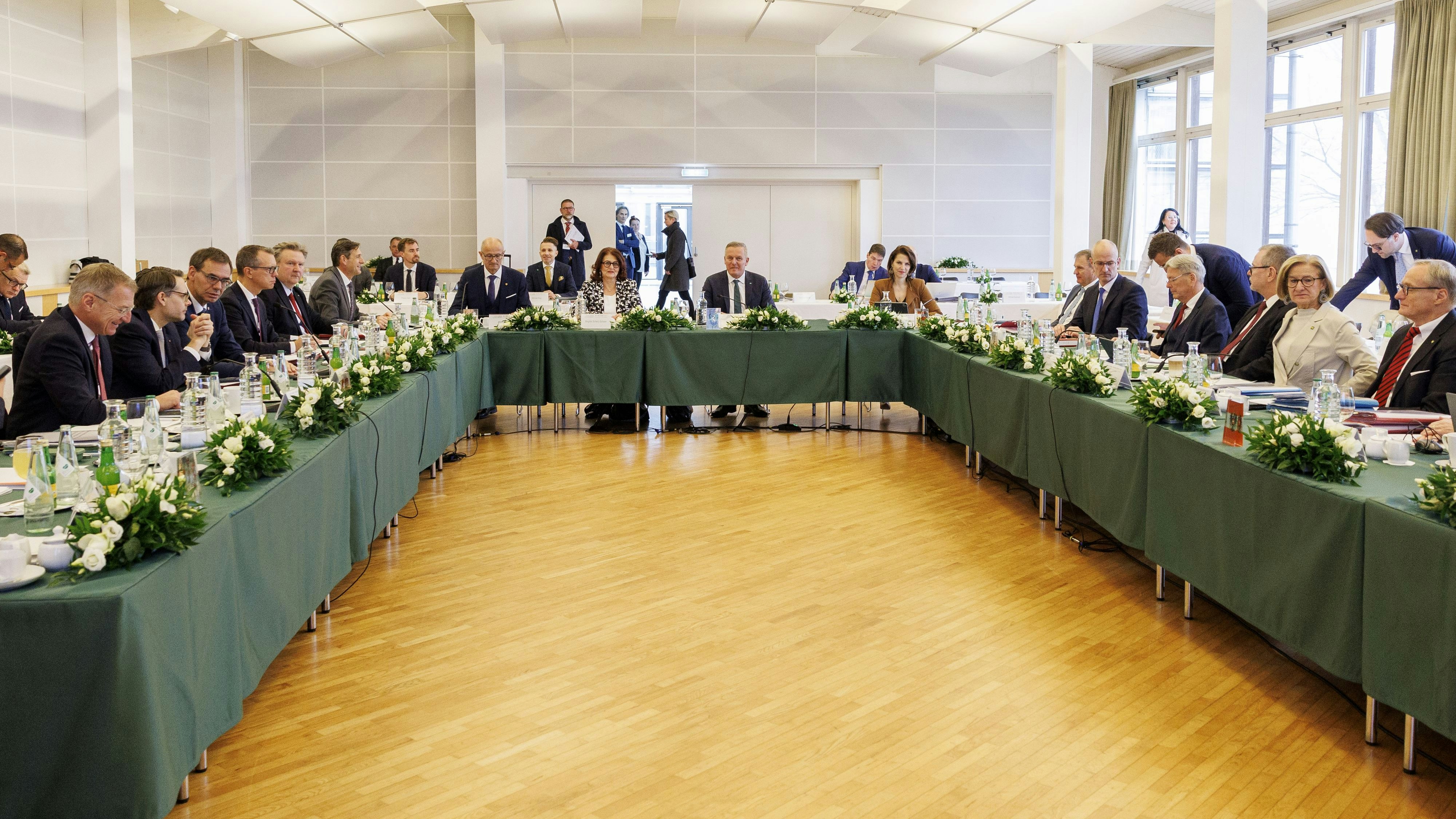 Heute.at - Heftiger Budget-Streit – Scharfe Worte bei LH-Konferenz