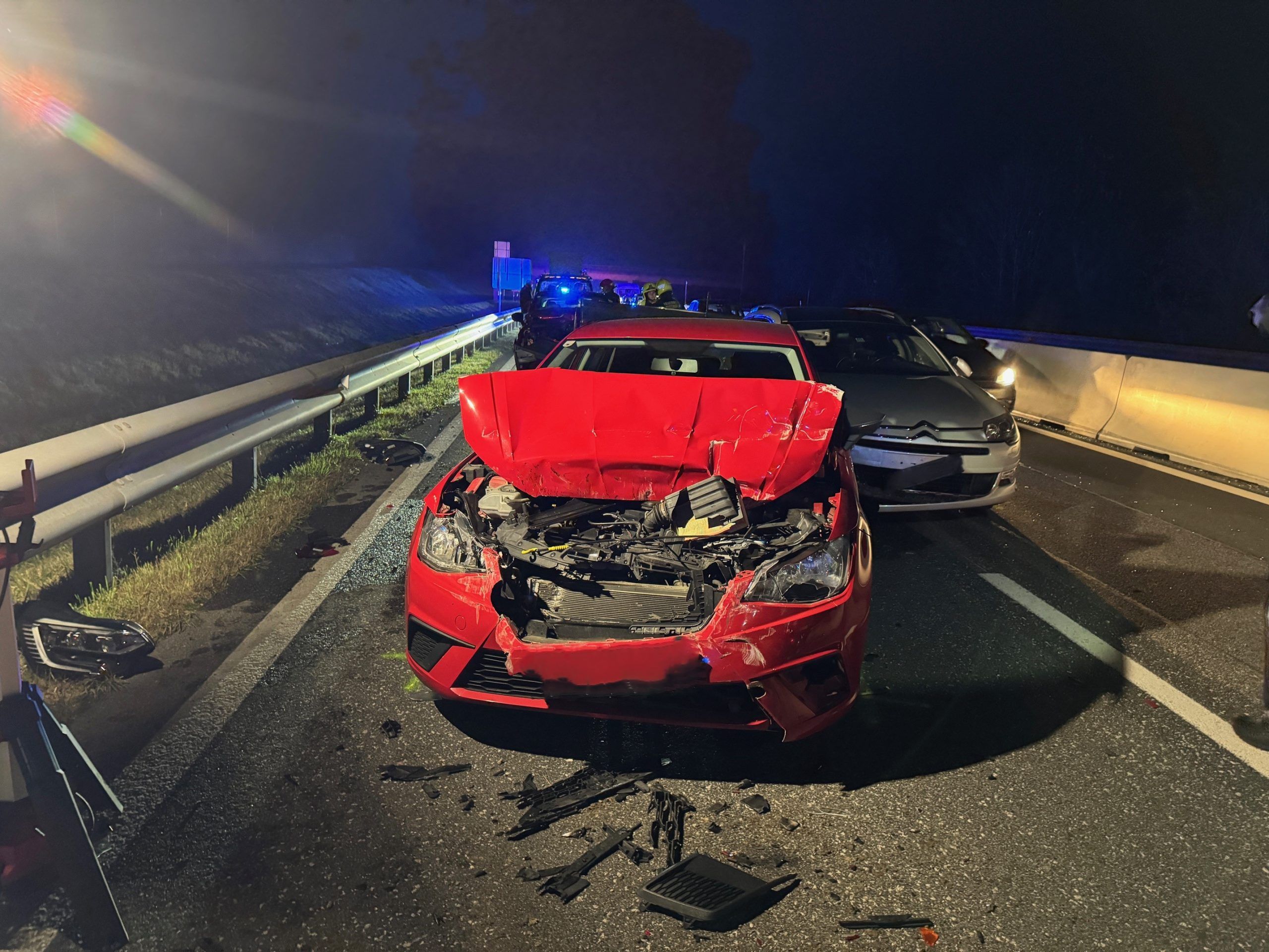 Die Einsatzkräfte wurden an einem Abend zu zwei Unfällen alarmiert: zunächst zu einem Auffahrunfall auf der S31, danach zu einem Massencrash auf der S4.