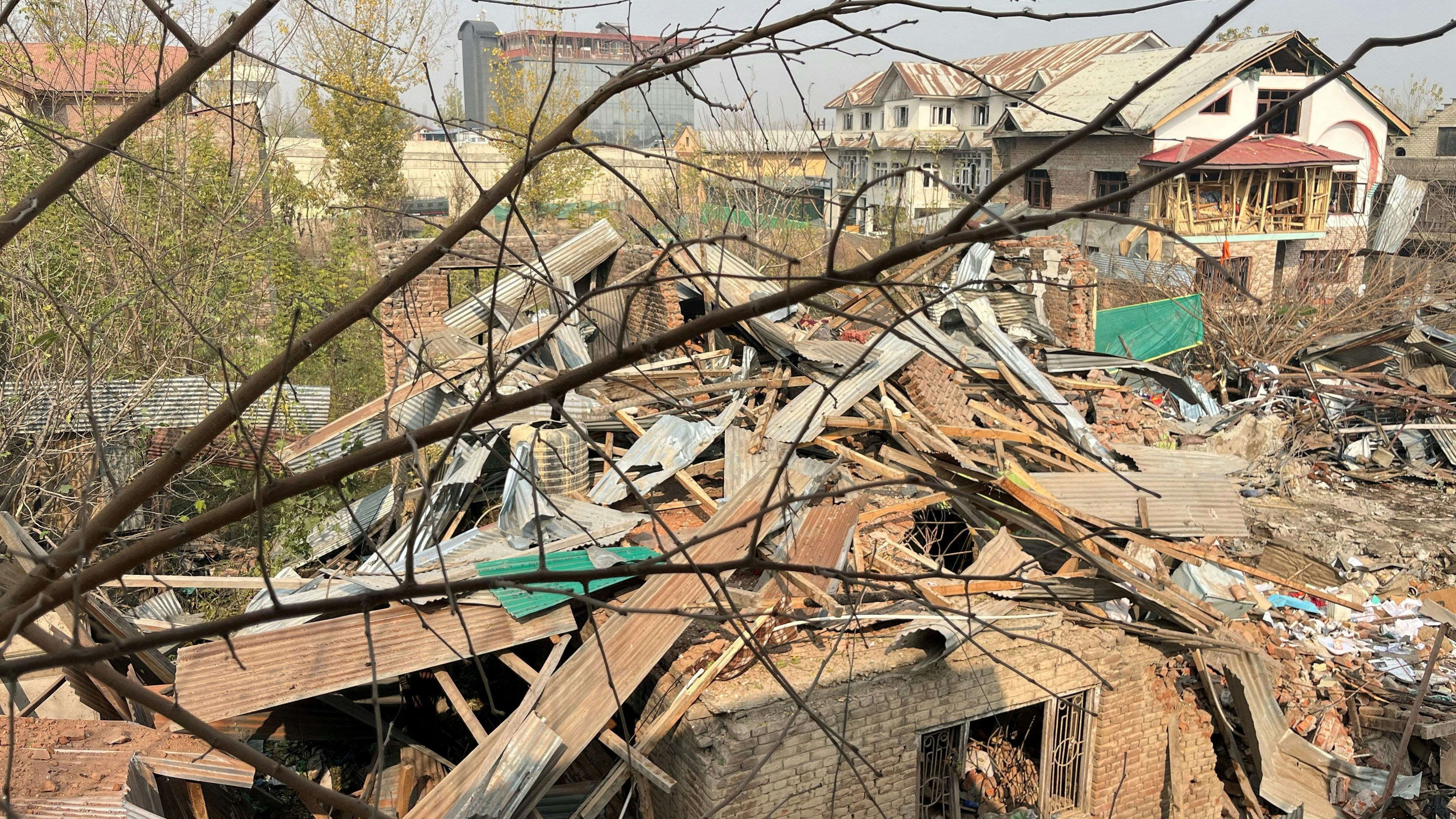 Heute.at - 9 Tote bei Explosion in Polizeiwache in Kaschmir