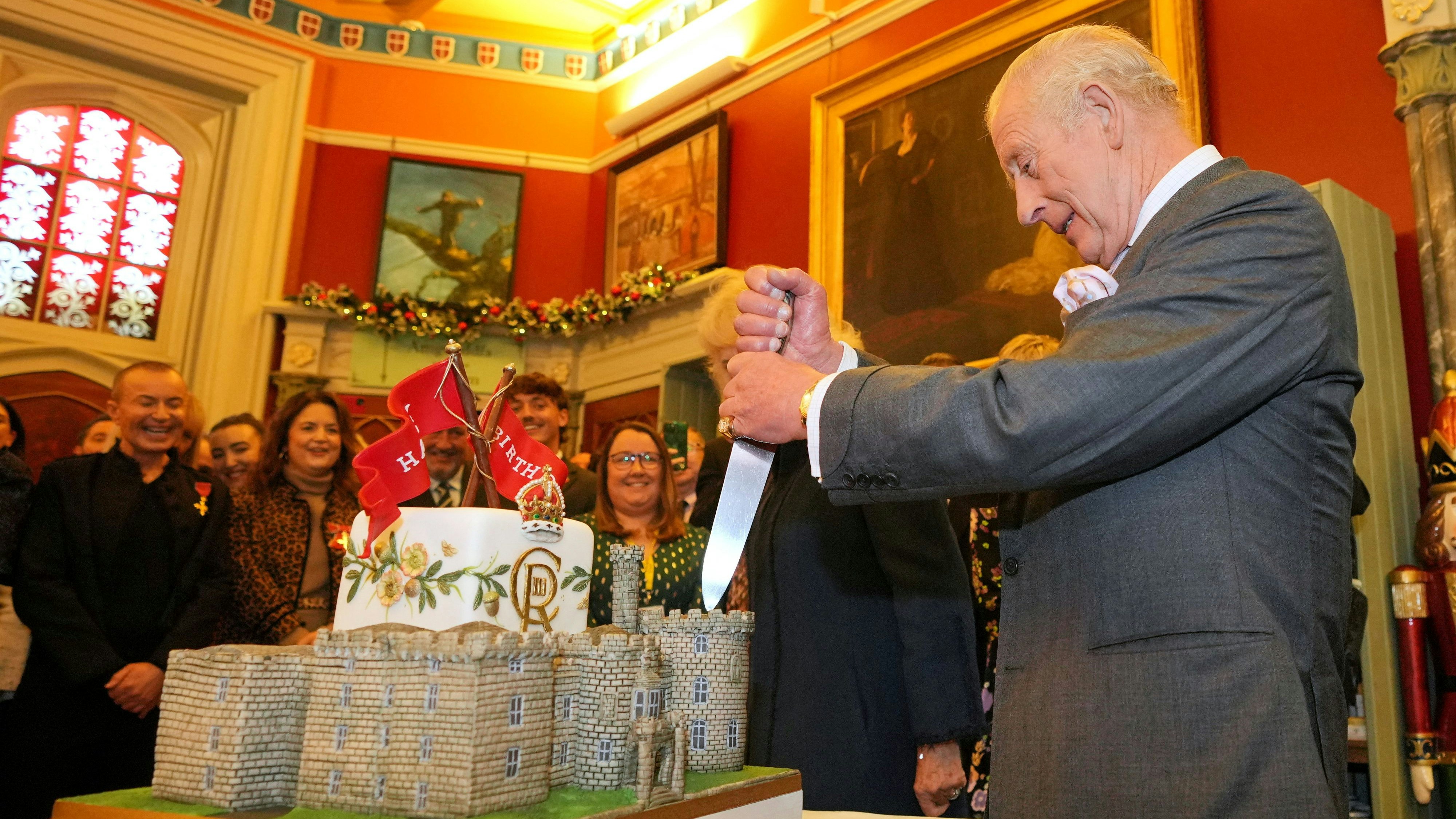 Heute.at - Mit Mega-Torte! König Charles feiert 77. Geburtstag