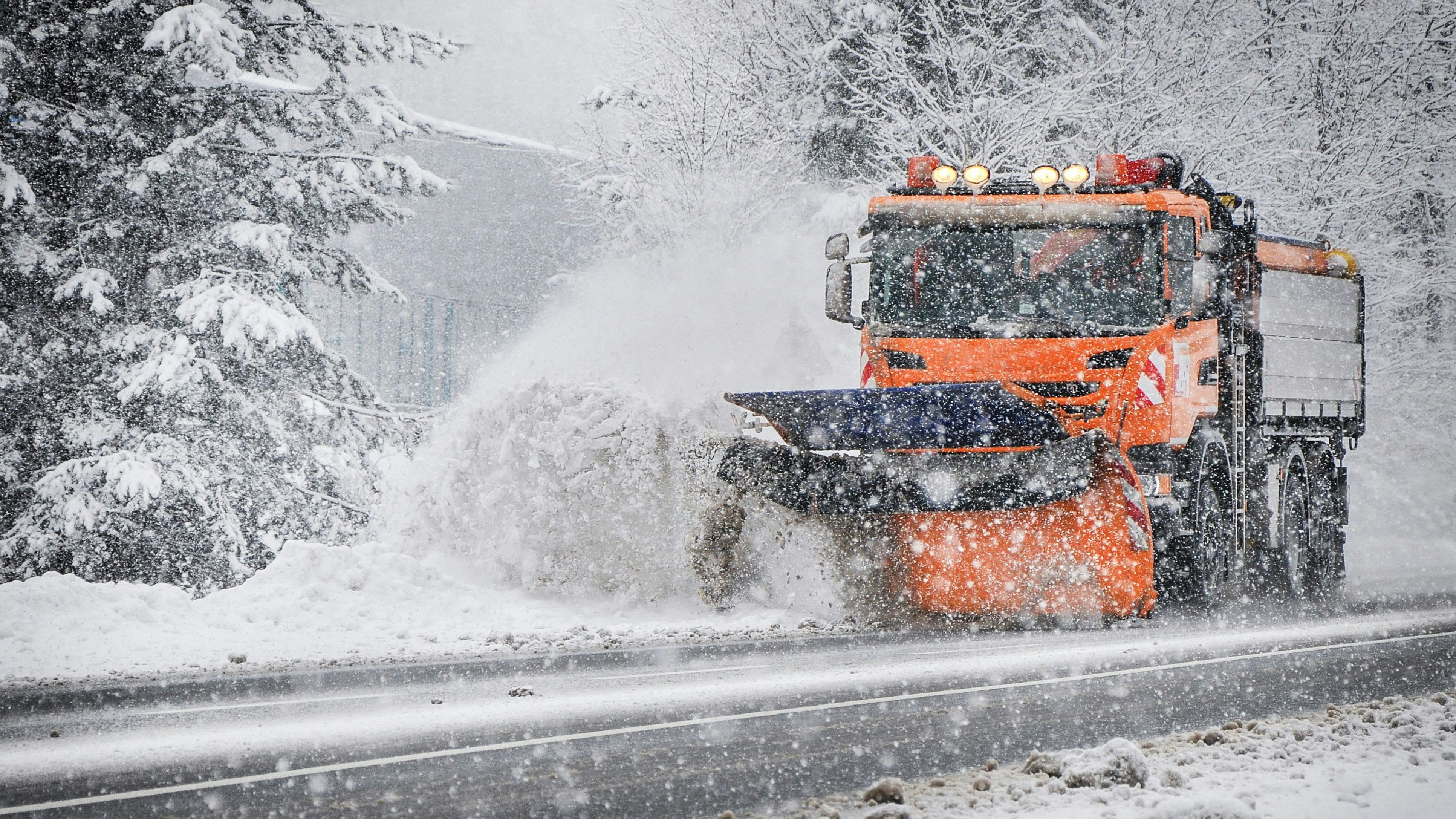 Heute.at - Kaltfront peitscht jetzt Schneemassen nach Österreich