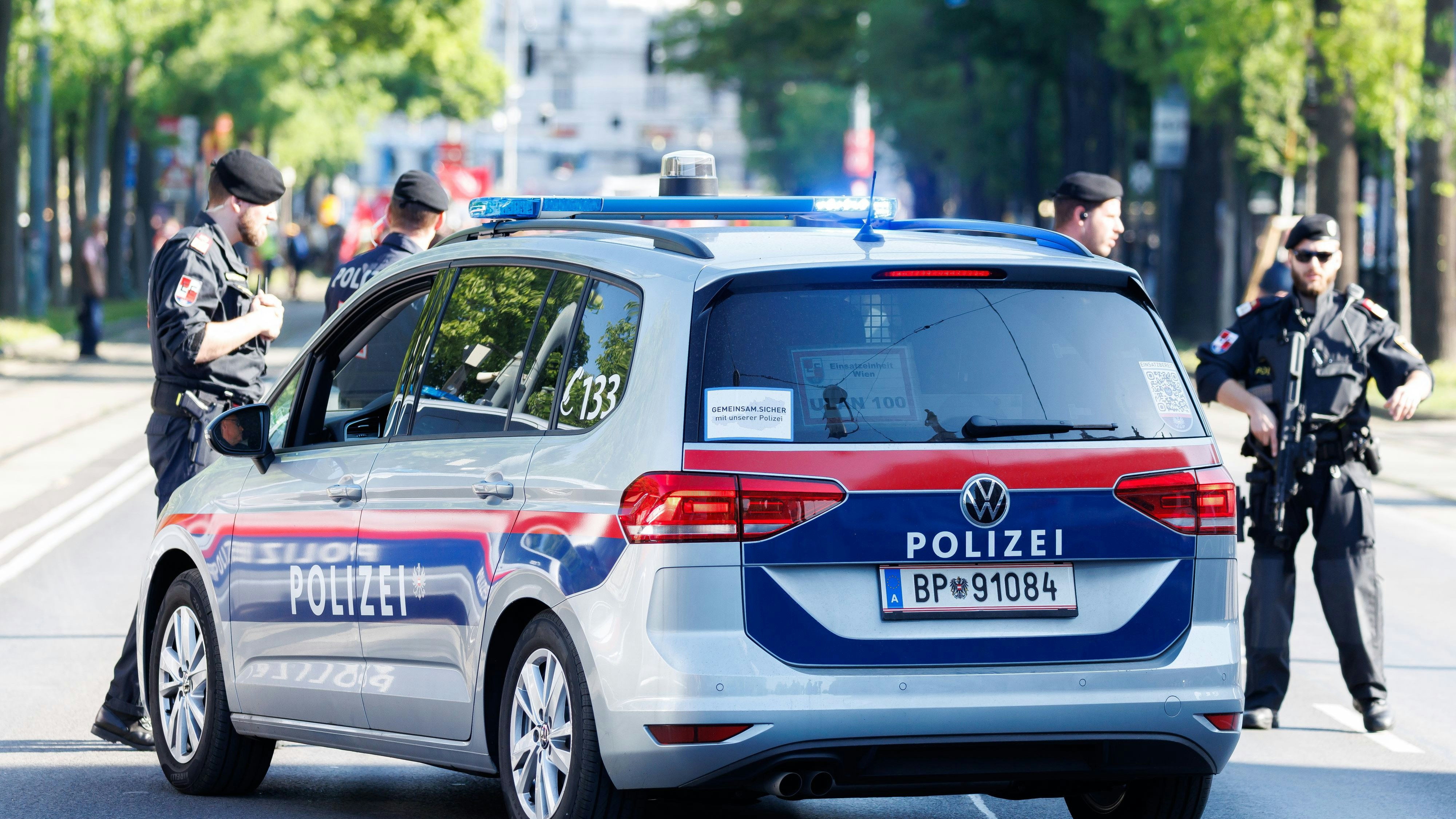 Heute.at - Bombendrohung! Grazer Hauptplatz völlig abgeriegelt