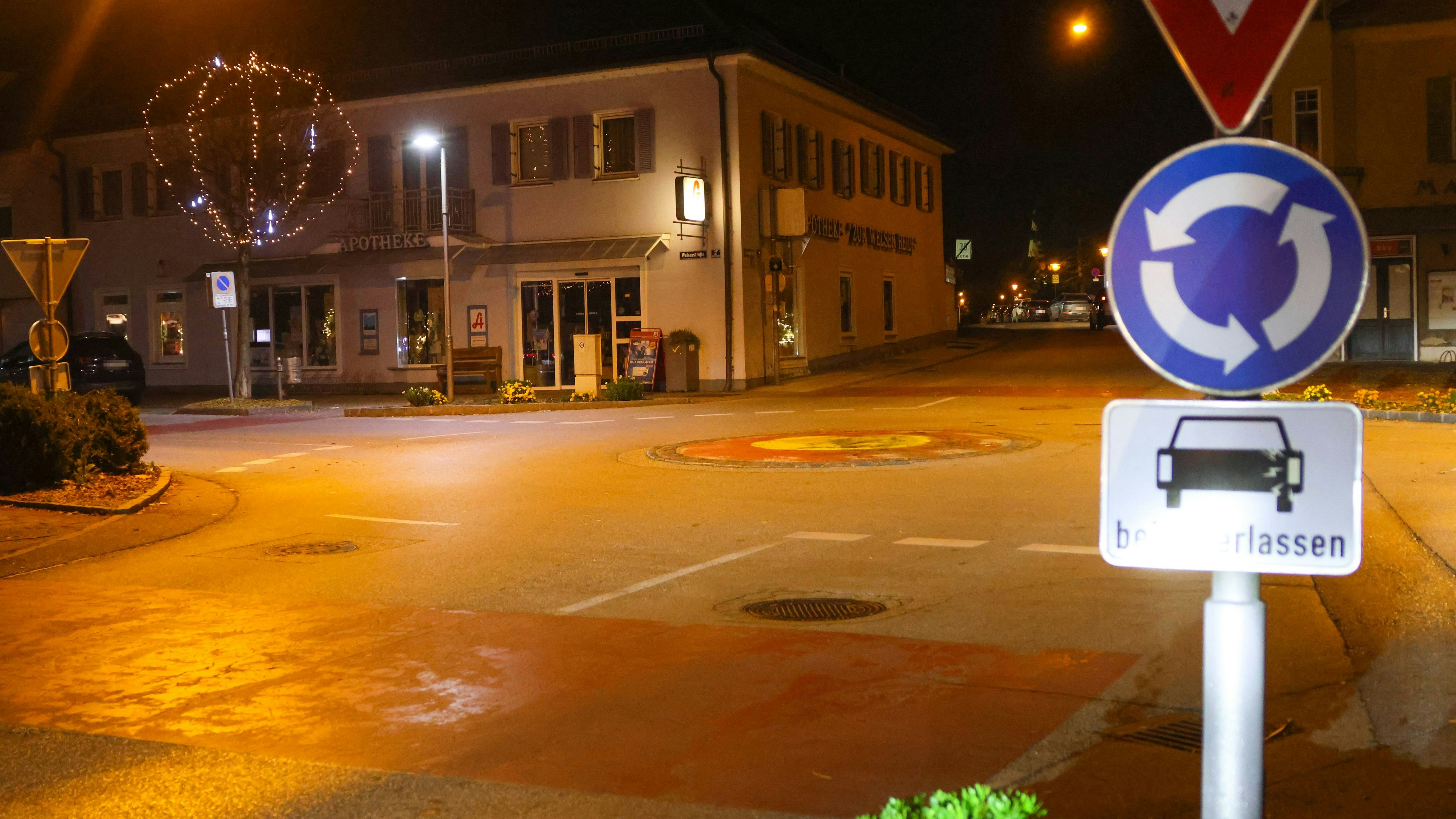 Über diesen Kreisverkehr raste der 16-Jähriger einfach geradeaus drüber.