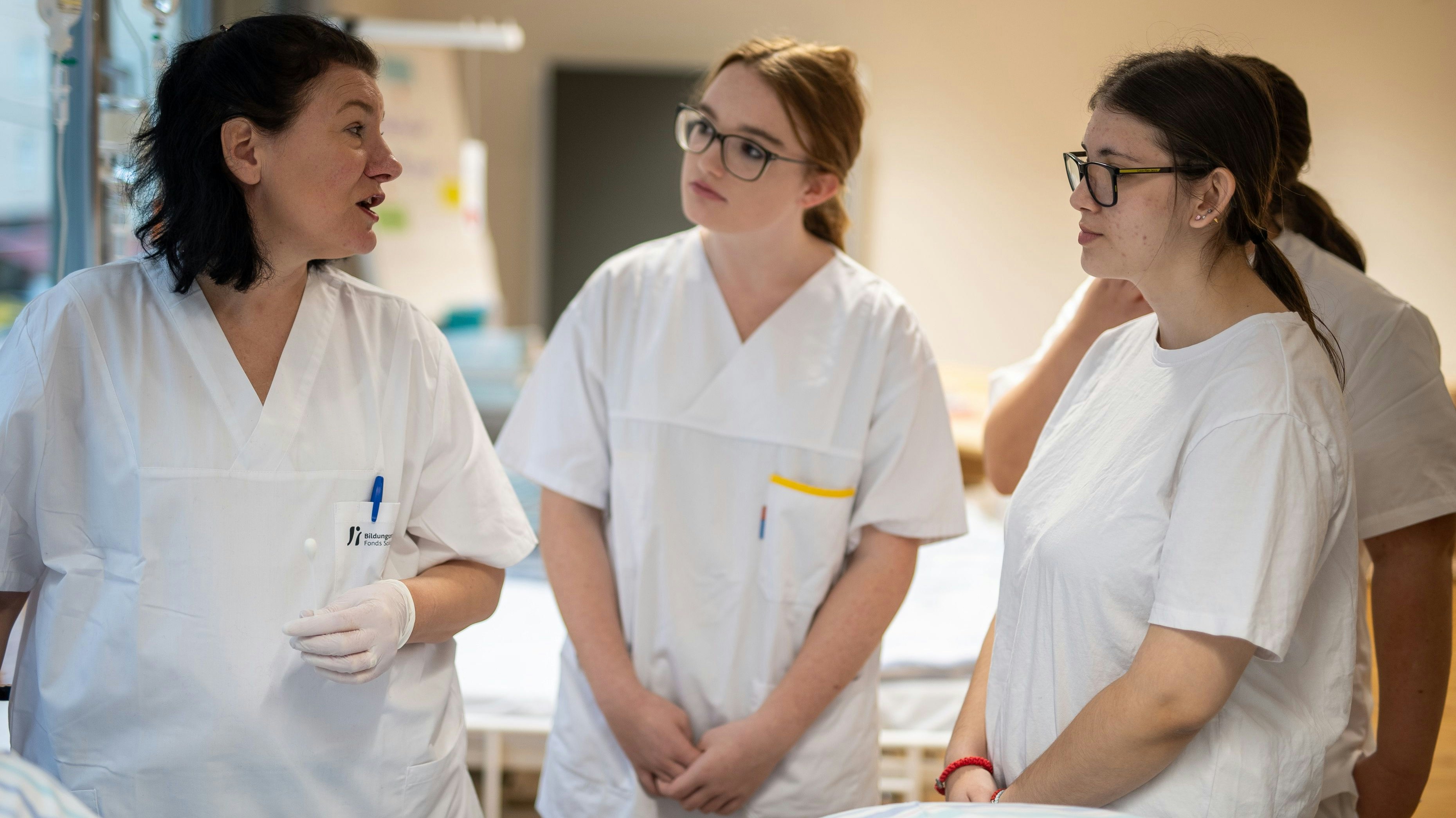 Heute.at - Ausbildung ab 15 – Erste Pflegestarter legten los