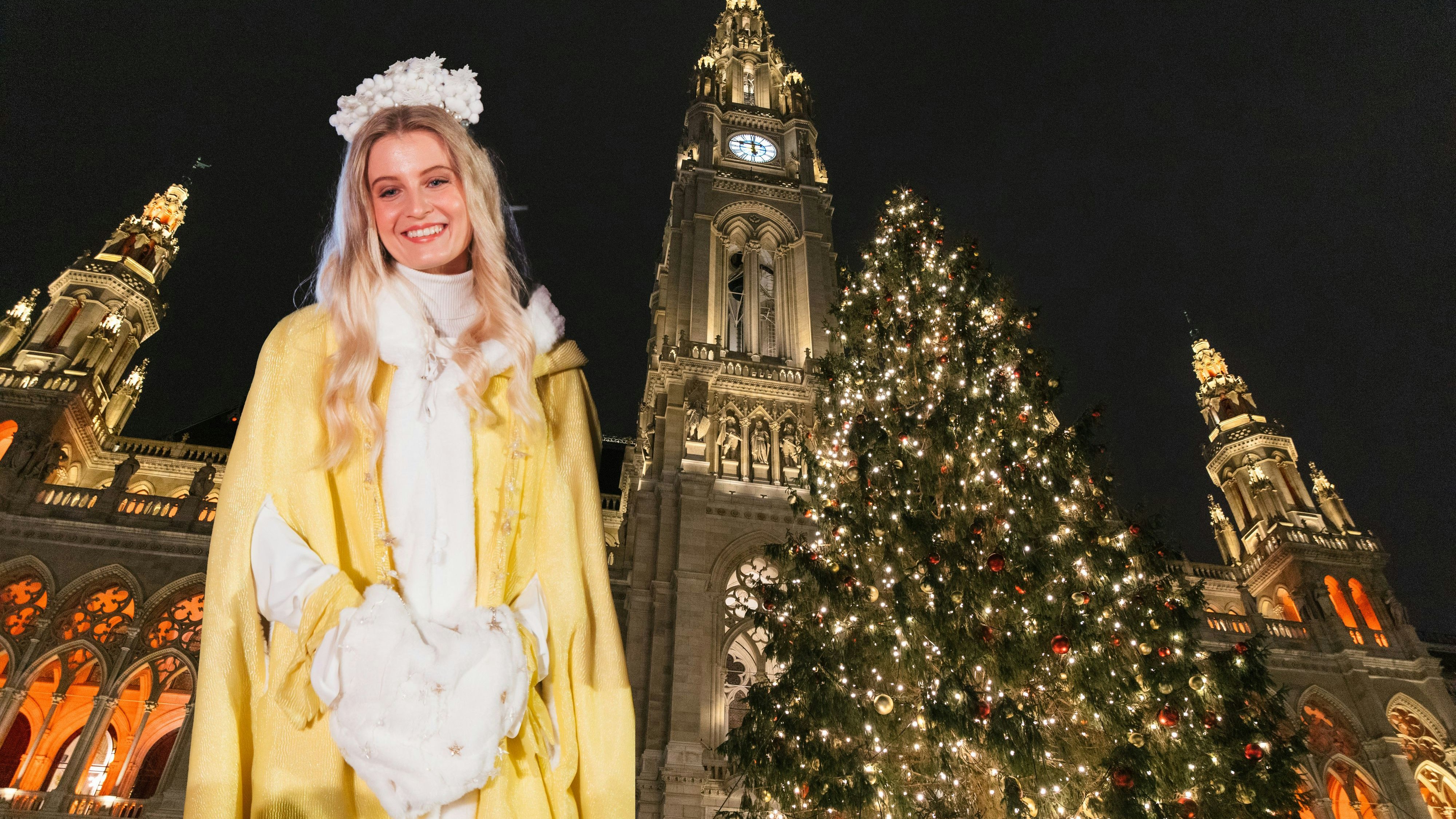 Heute.at - Christkind Lena (24) lässt wieder Kinderaugen leuchten