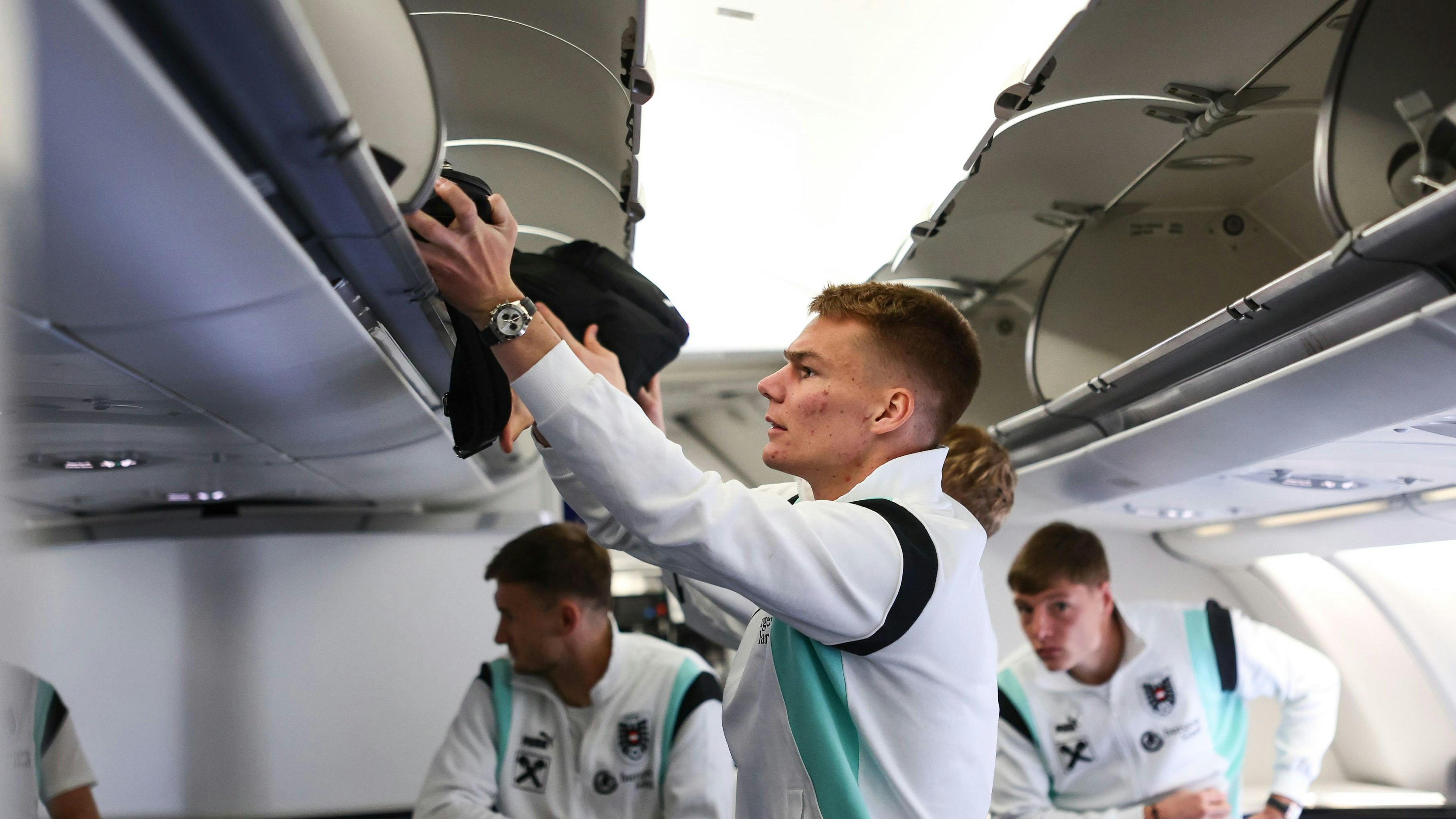 Philipp Lienhart und Co. mussten auf ihre Maschine warten.