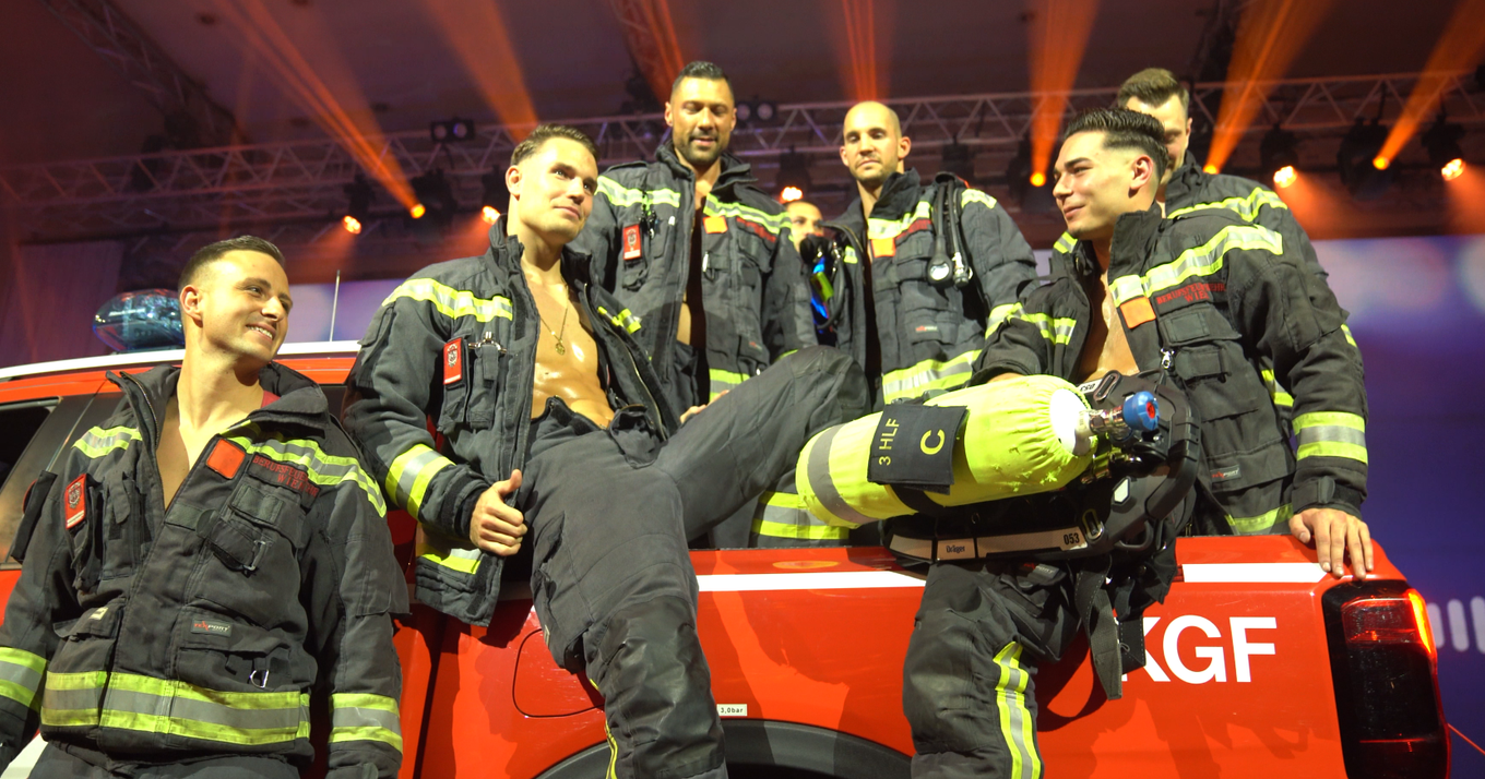 Heute.at - Alarmstufe heiß! Feuerwehr-Show sorgt für Kreischalarm