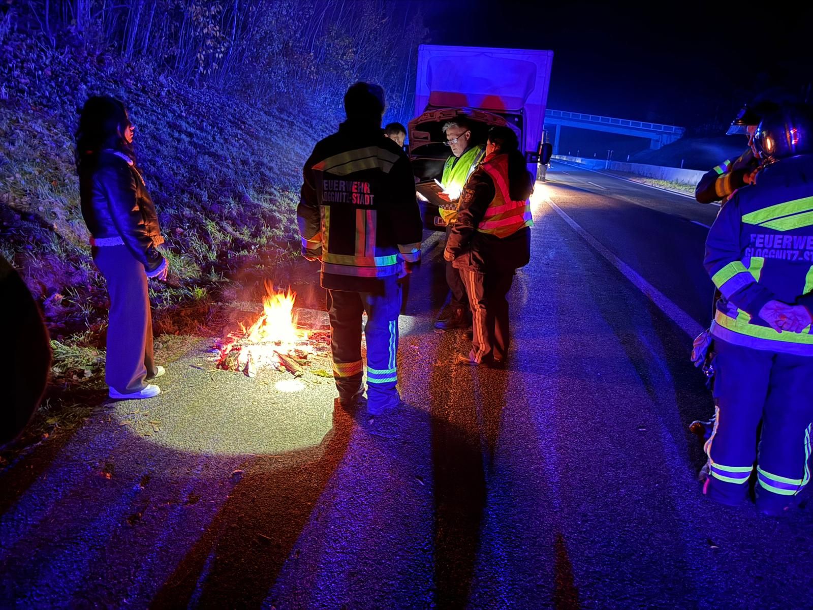 Lagerfeuer auf der Semmering-Schnellstraße S6 führt zu Feuerwehreinsatz