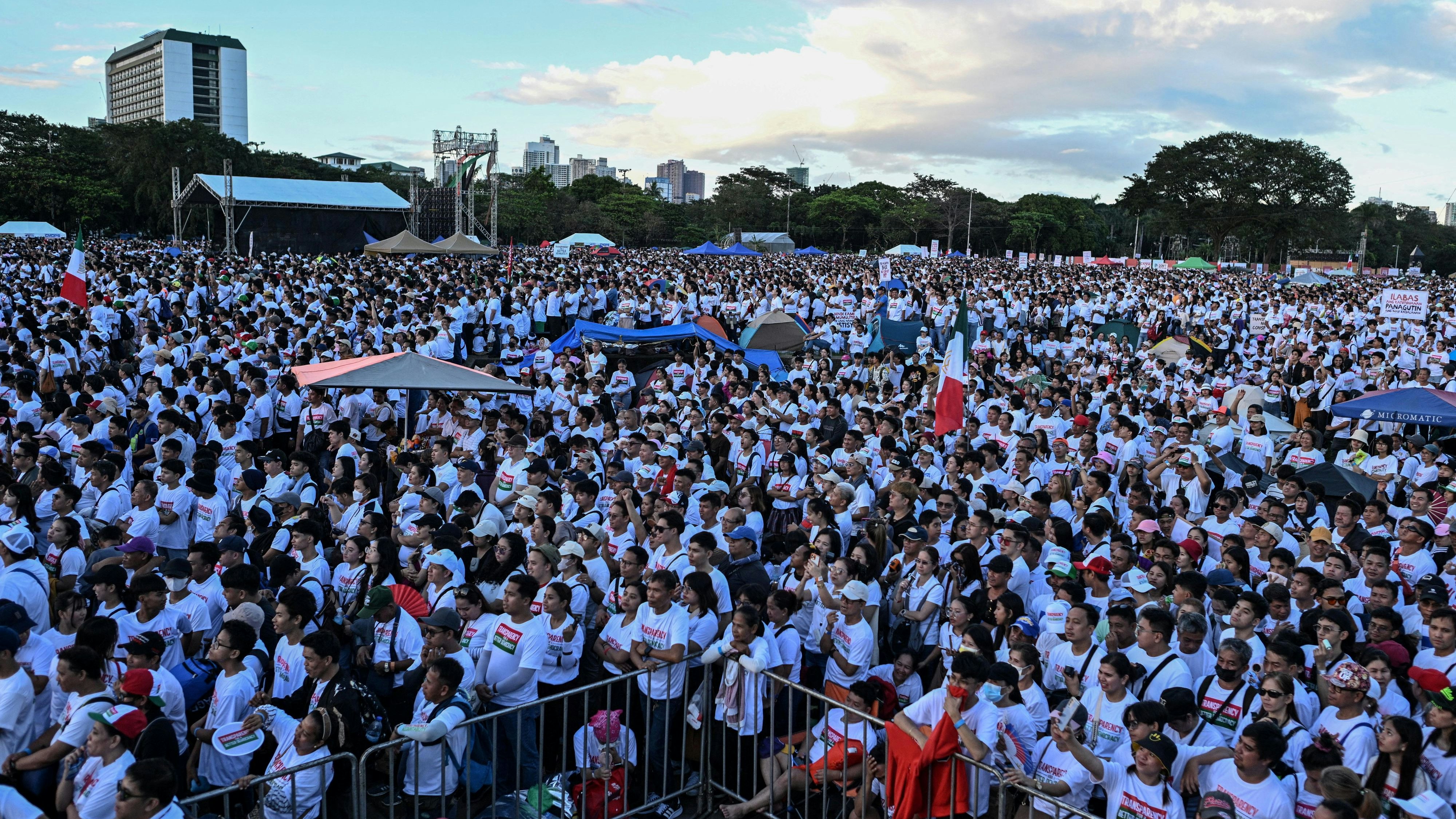 Heute.at - Hunderttausende protestieren gegen Korruption in Manila