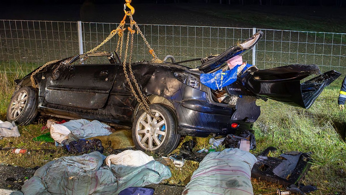 Heute.at - Zwei Tote bei Crash – Familie mit 2 Kindern involviert