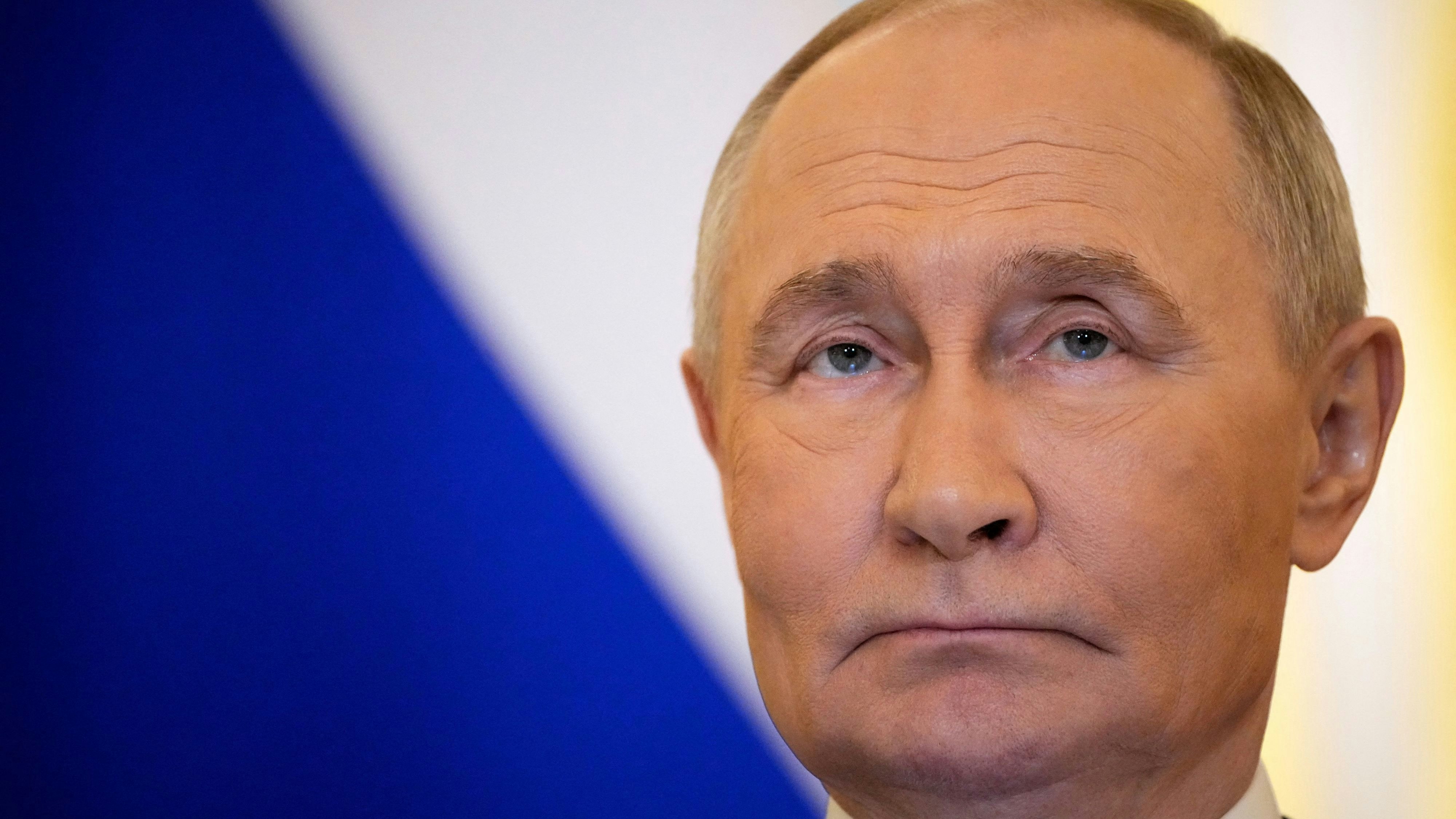 Heute.at - Epstein-Leaks: Besitzt Putin Blowjob-Bilder von Trump?