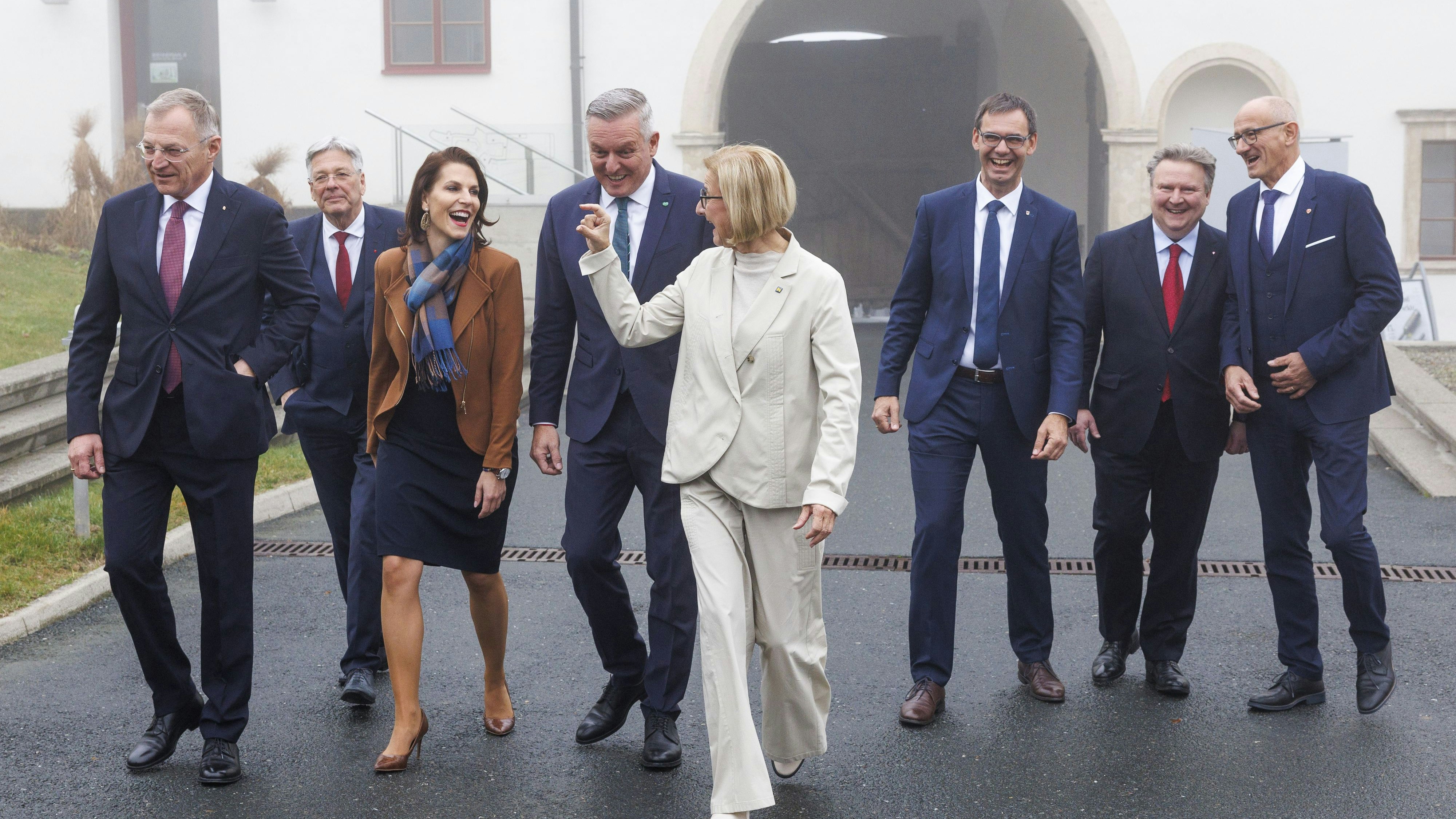 Heute.at - Wie sich Länder-Granden die Regierung zur Brust nahmen