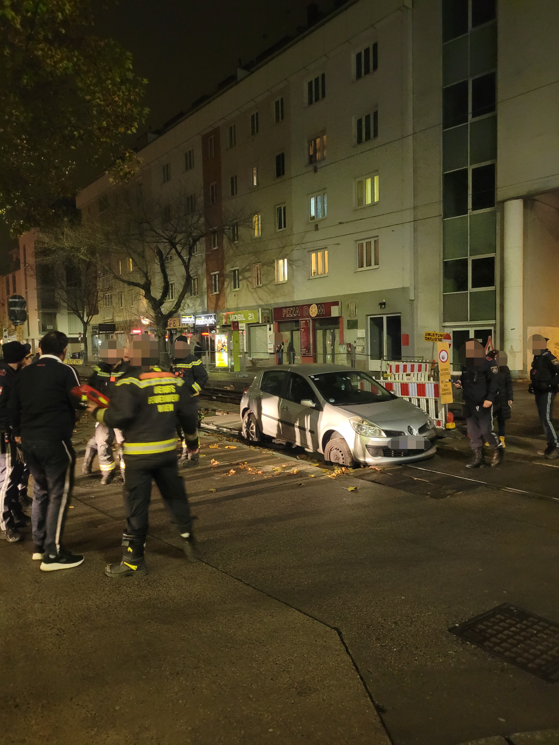 Ein steckengebliebenes Auto löste am Samstag einen Einsatz aus.