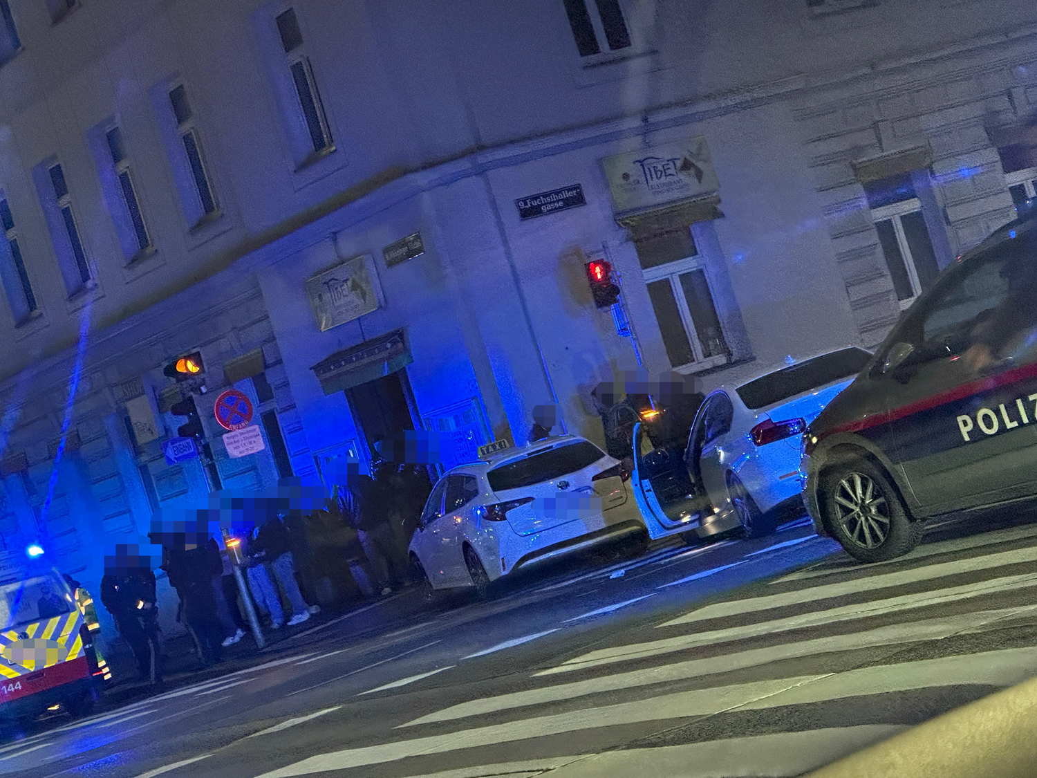 Am Sonntag kam es in den frühen Morgenstunden zu einem Unfall.