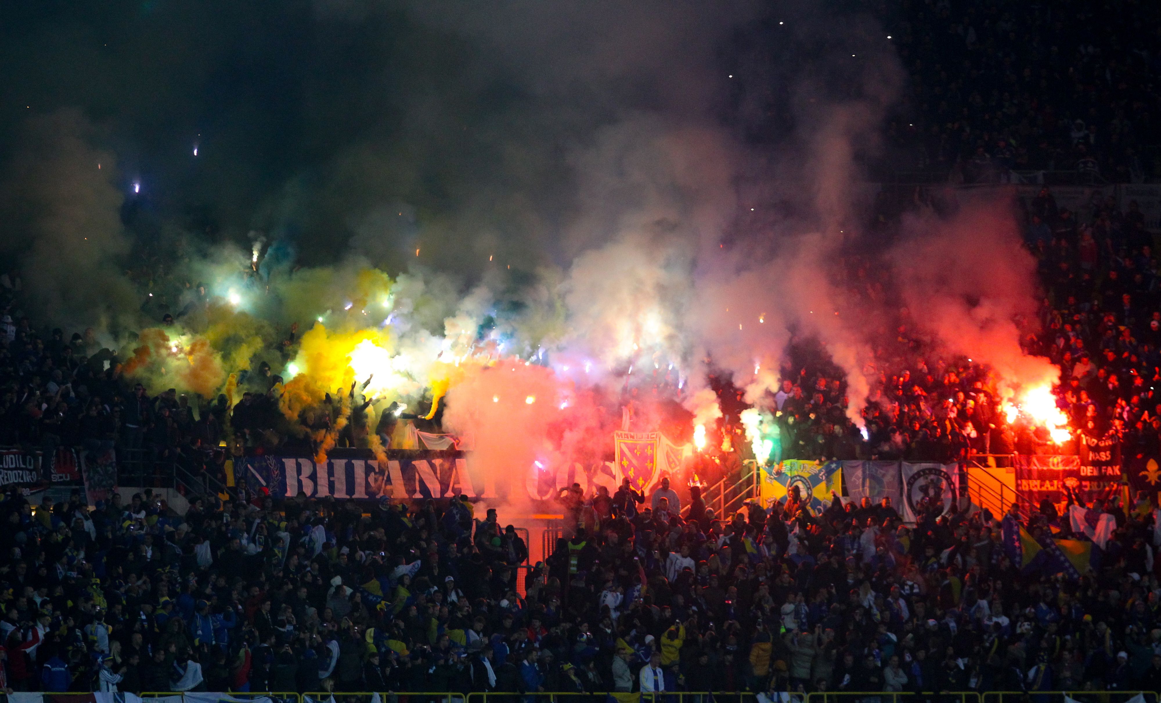 Beim letzten Auftritt der Bosnier im Ernst-Happel-Stadion feuerten die Gästefans eine Pyro-Show ab.